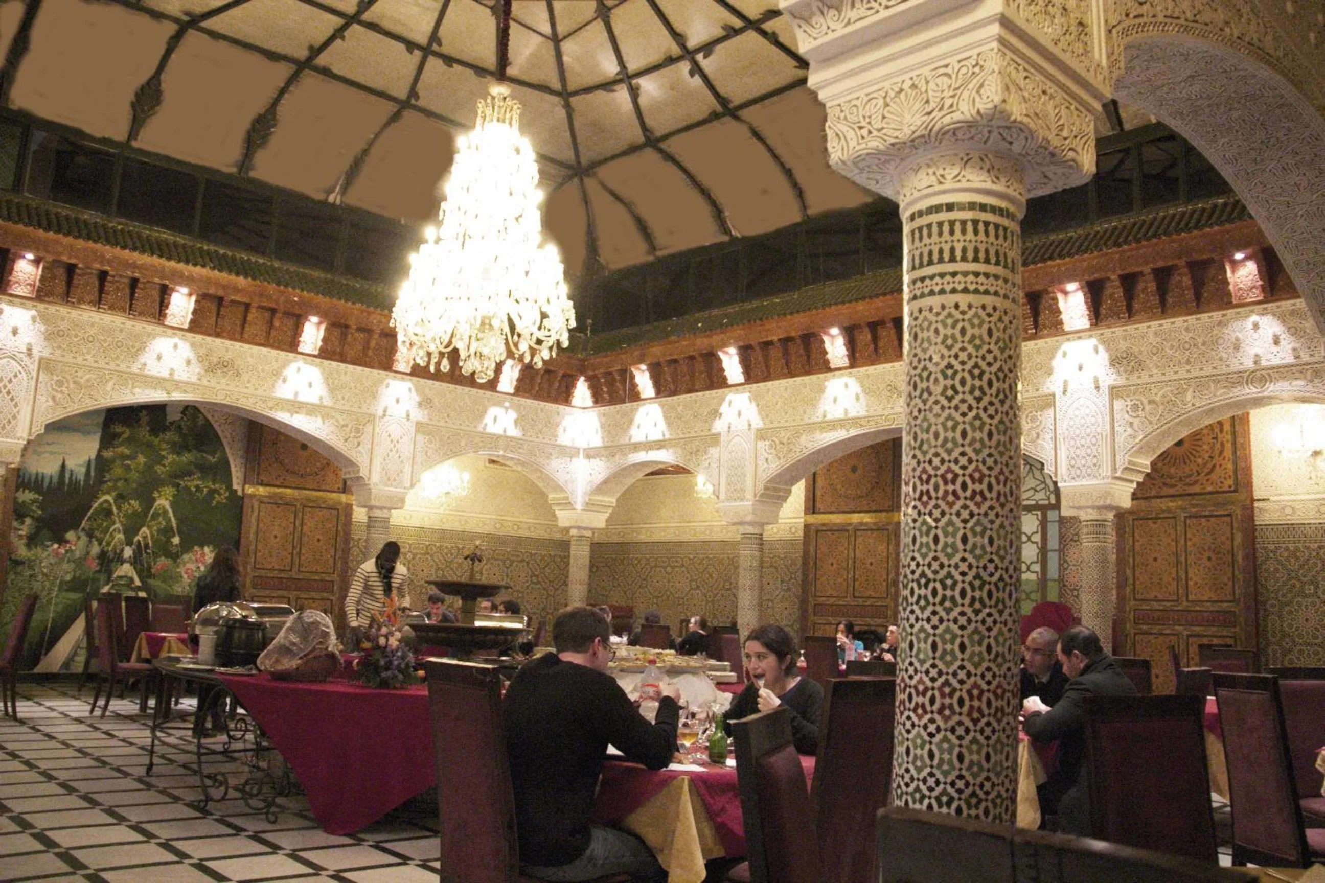 Restaurant/places to eat in Hotel Imperial Plaza & Spa