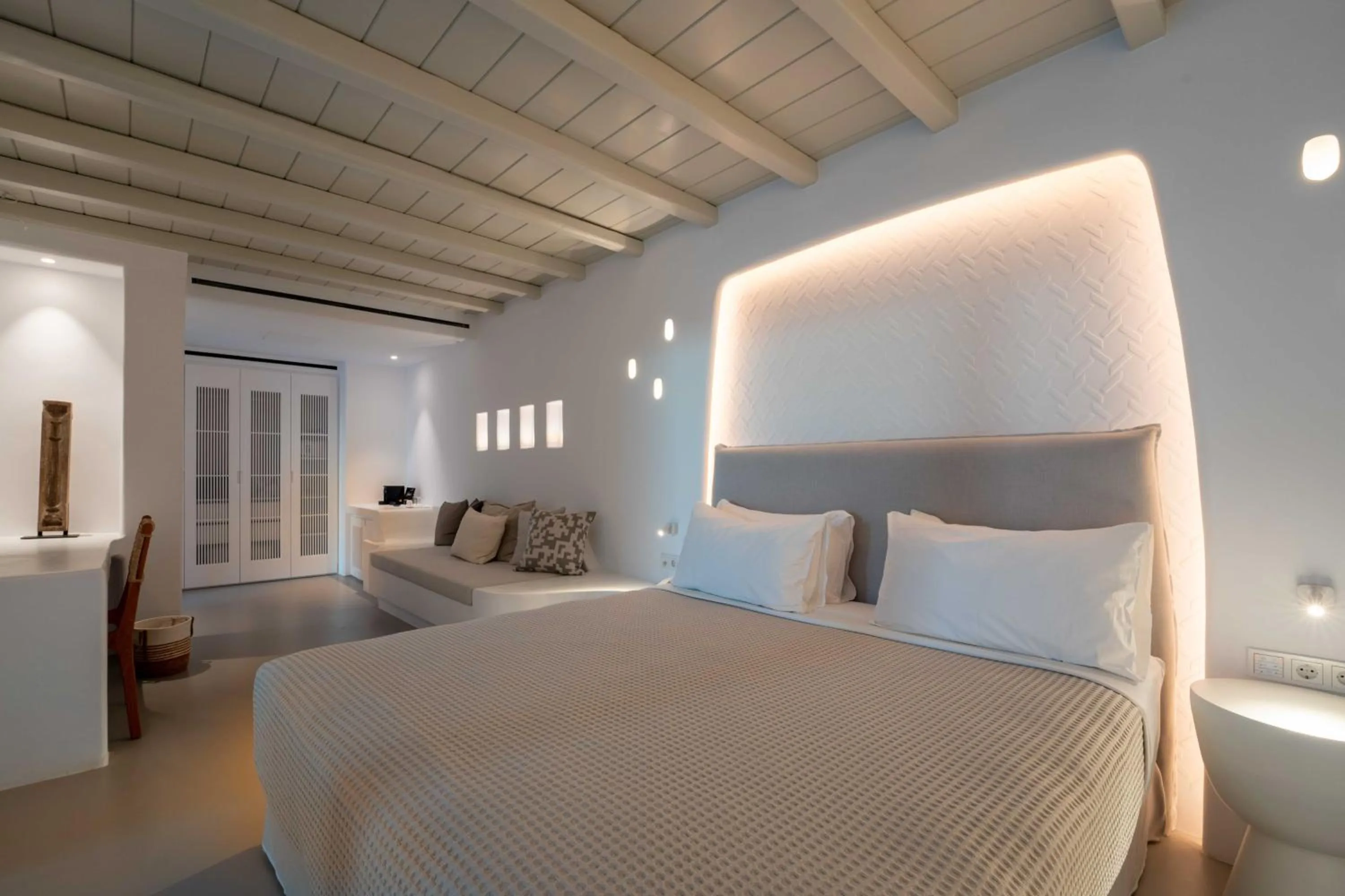 Photo of the whole room, Bed in Nomia Sunset Suites Mykonos
