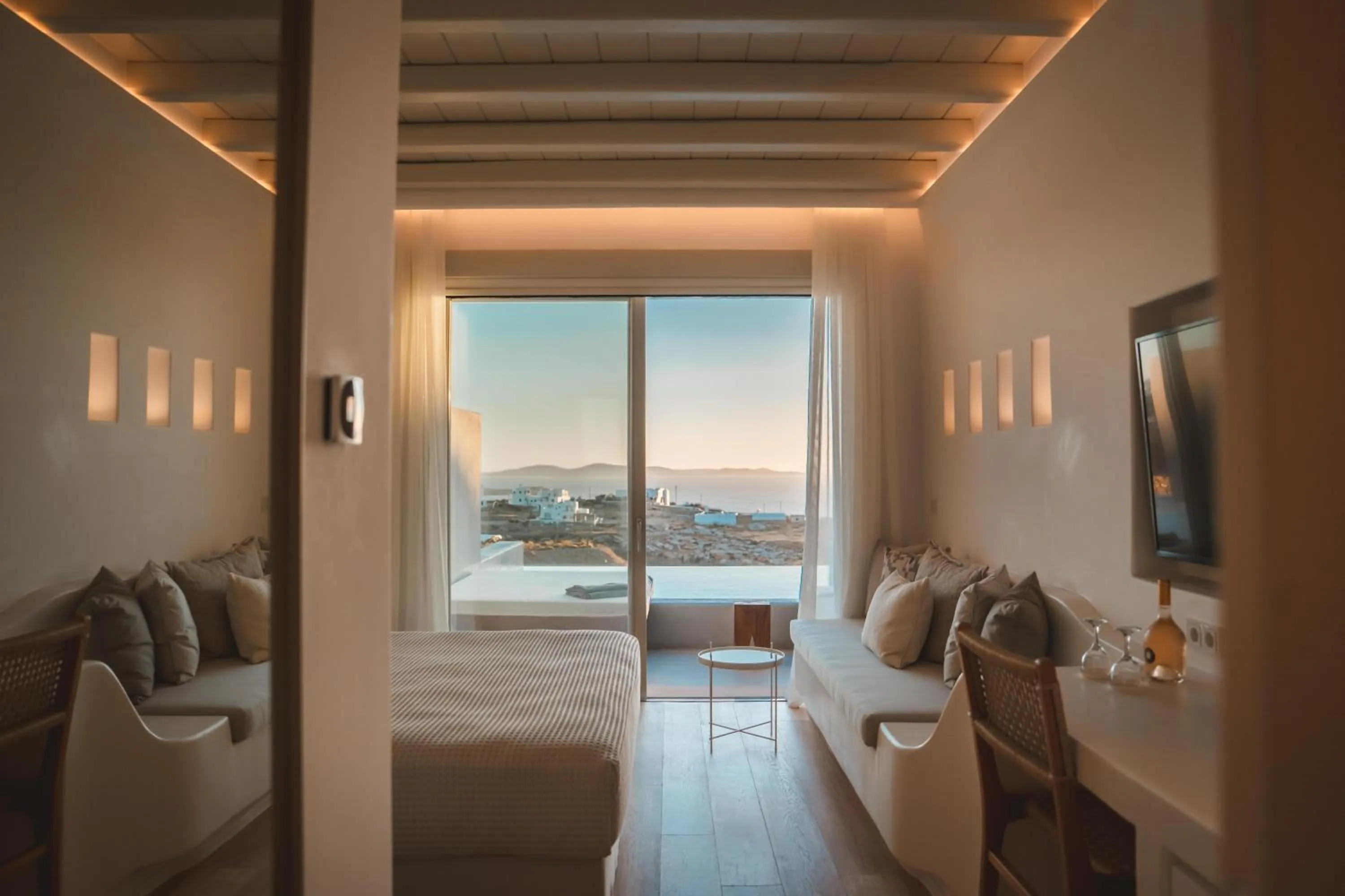 Bed in Nomia Sunset Suites Mykonos