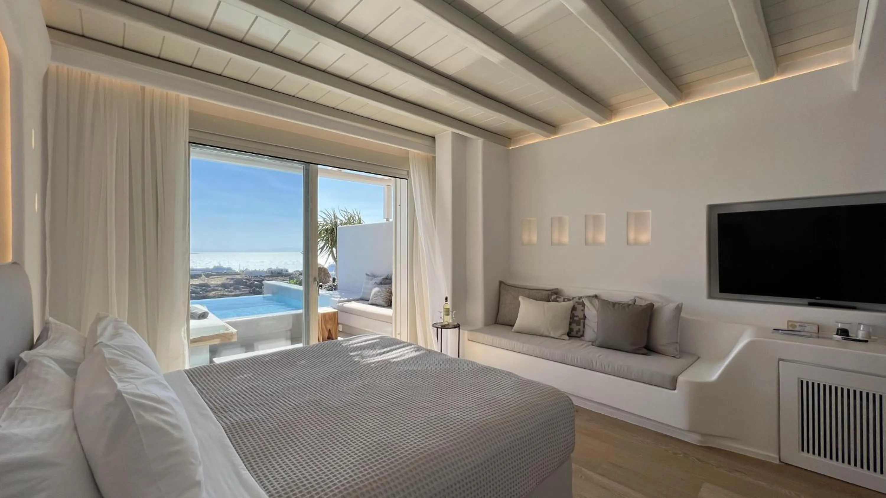 Bedroom, Bed in Nomia Sunset Suites Mykonos