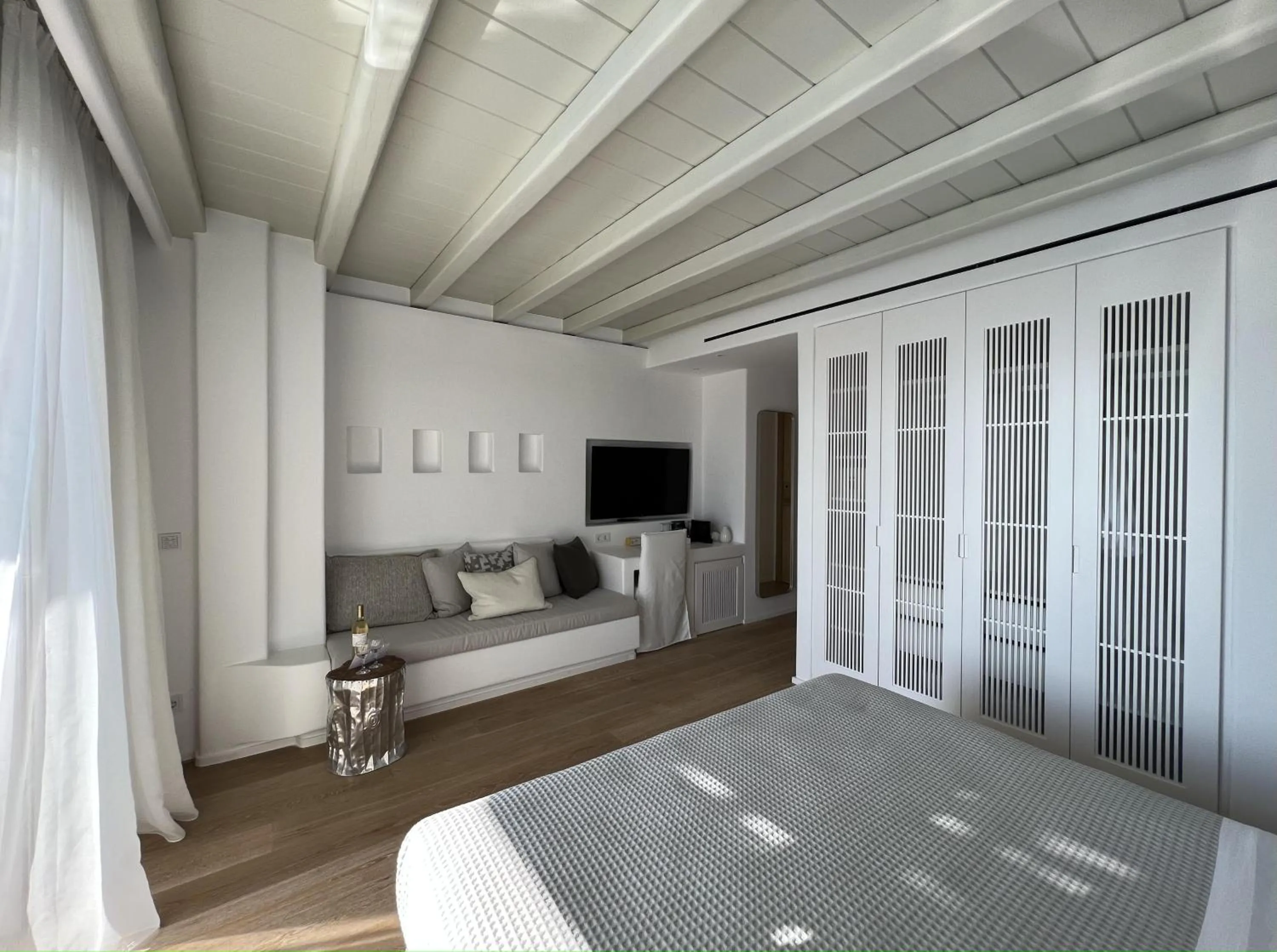 Bed in Nomia Sunset Suites Mykonos