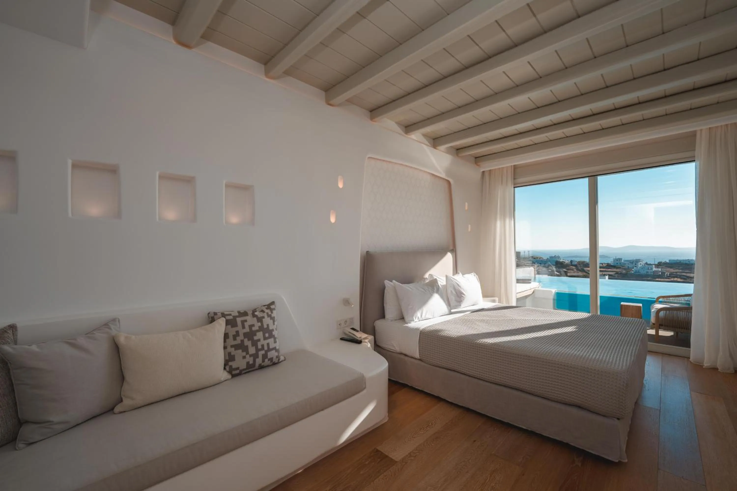 Photo of the whole room, Bed in Nomia Sunset Suites Mykonos