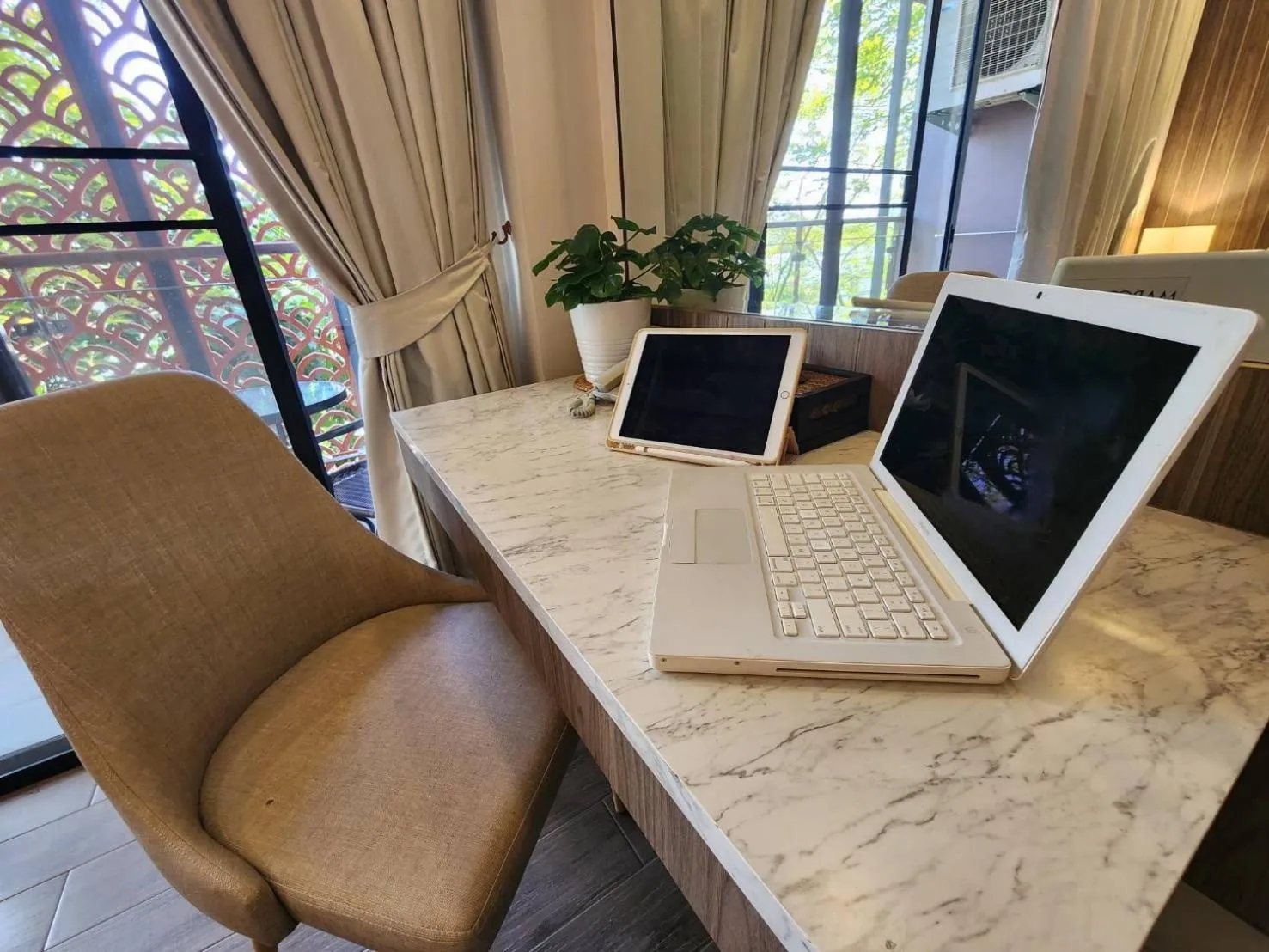 hair dresser in Alaita Boutique Phuket