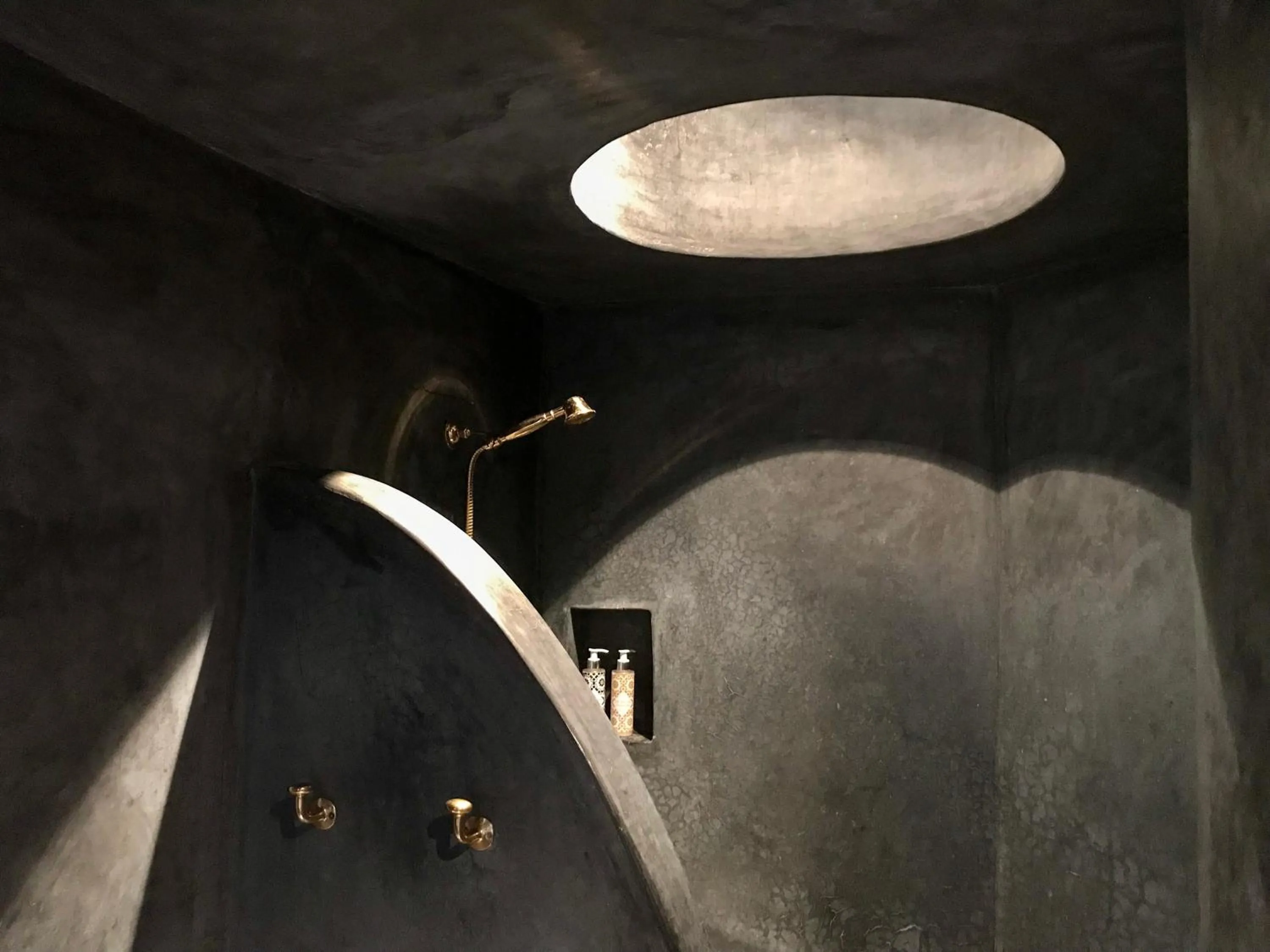 Shower in Riad Dar Zaman