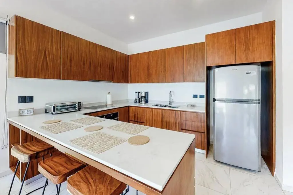 Contemporary poolside Condo, Wi-Fi - Paraiso Kaanal 101