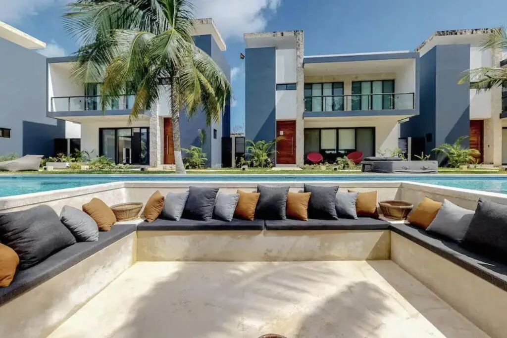 Contemporary poolside Condo, Wi-Fi - Paraiso Kaanal 101