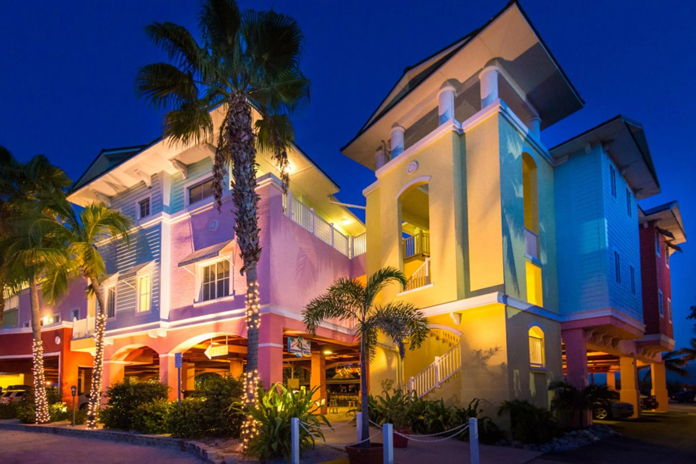 Facade/entrance in Lighthouse Resort: Inn & Suites