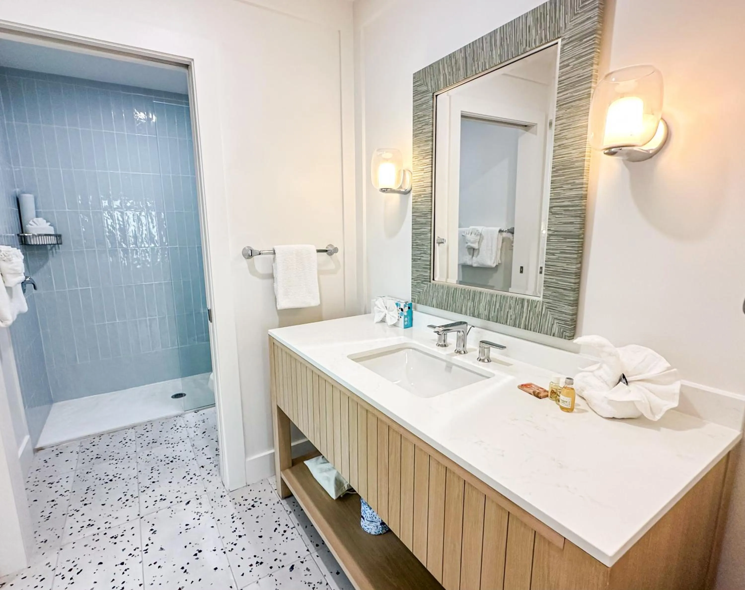 Shower in Lighthouse Resort: Inn & Suites