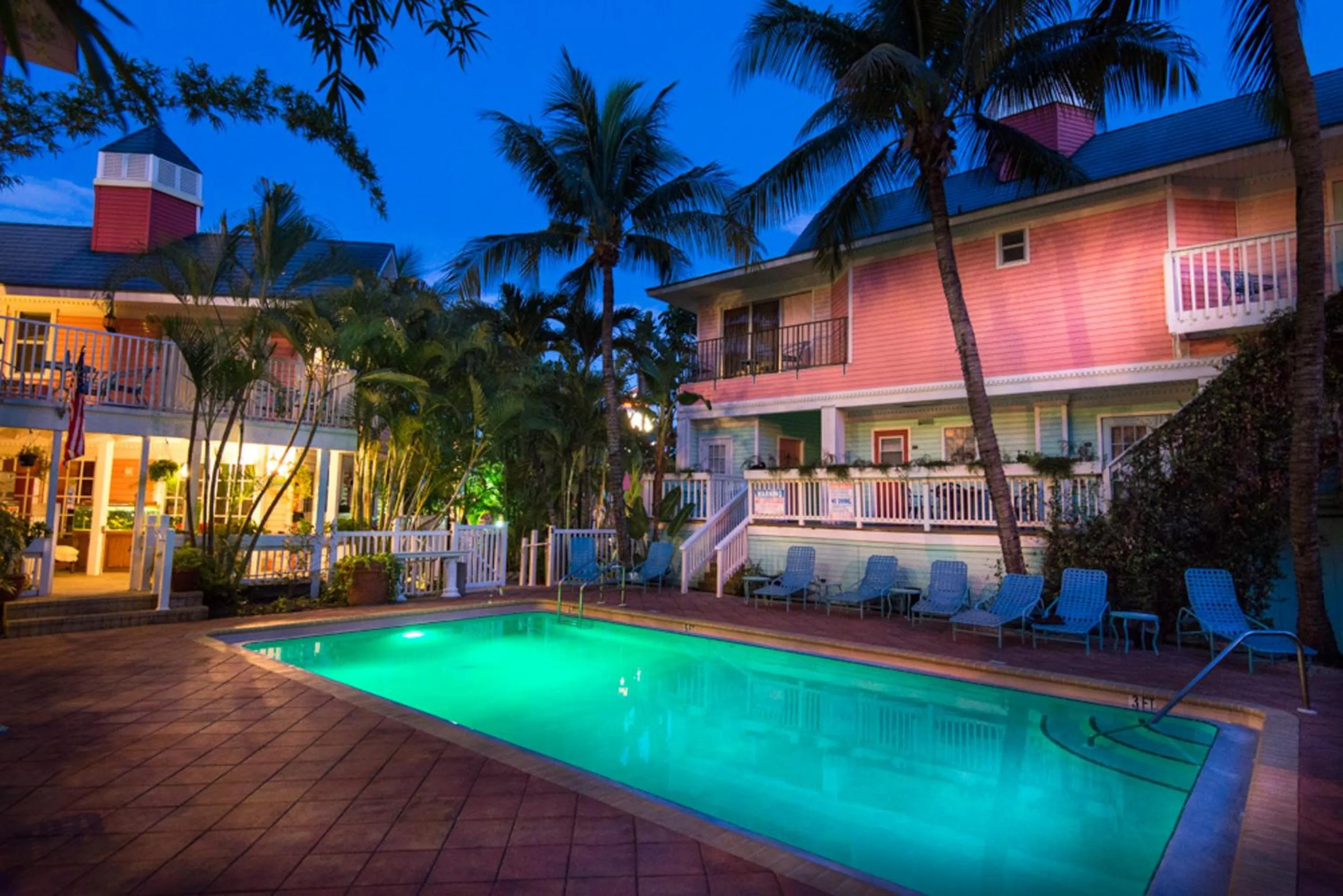 Swimming pool in Lighthouse Resort: Inn & Suites