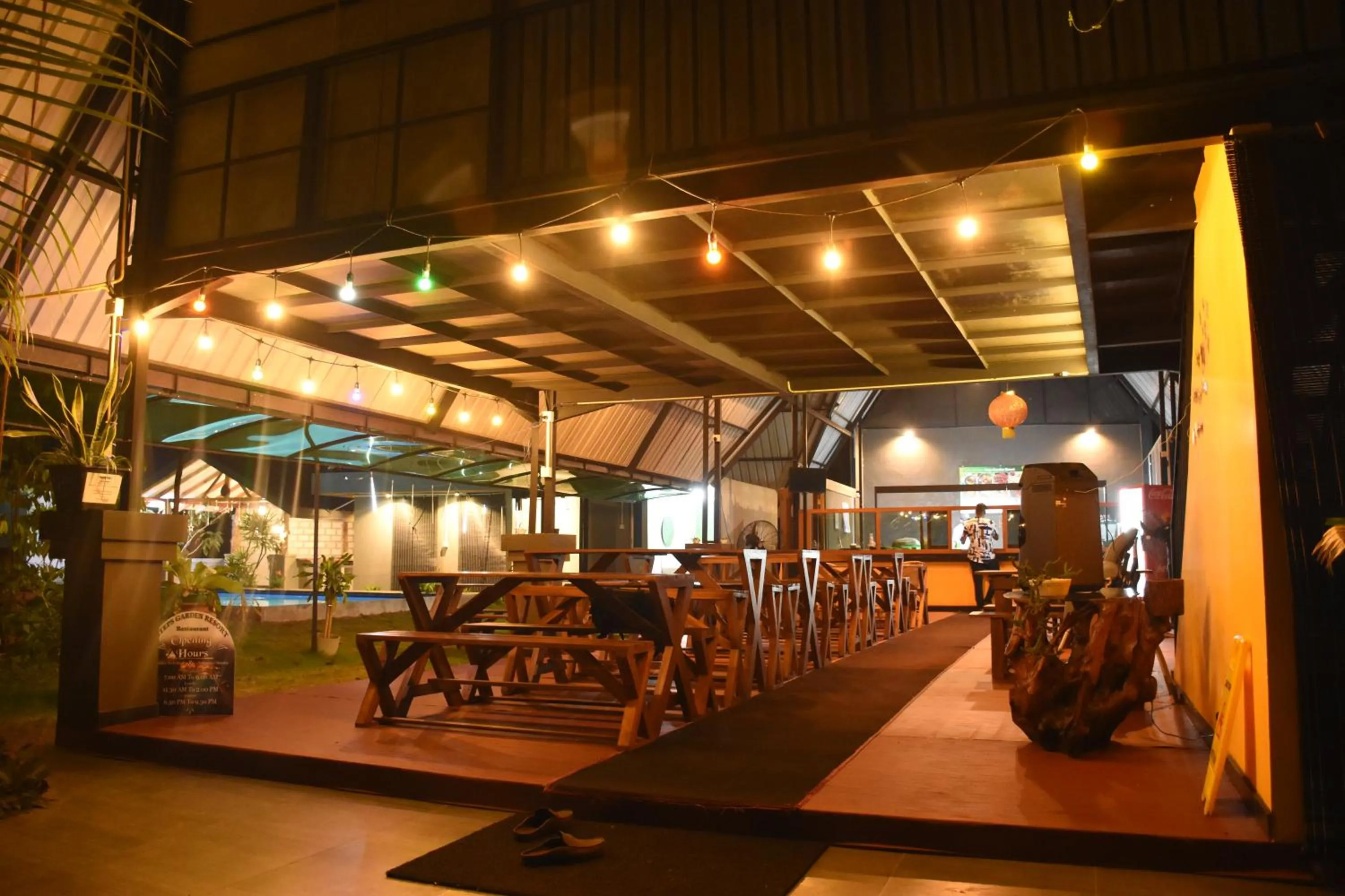 Restaurant/places to eat in Steps Garden Resort