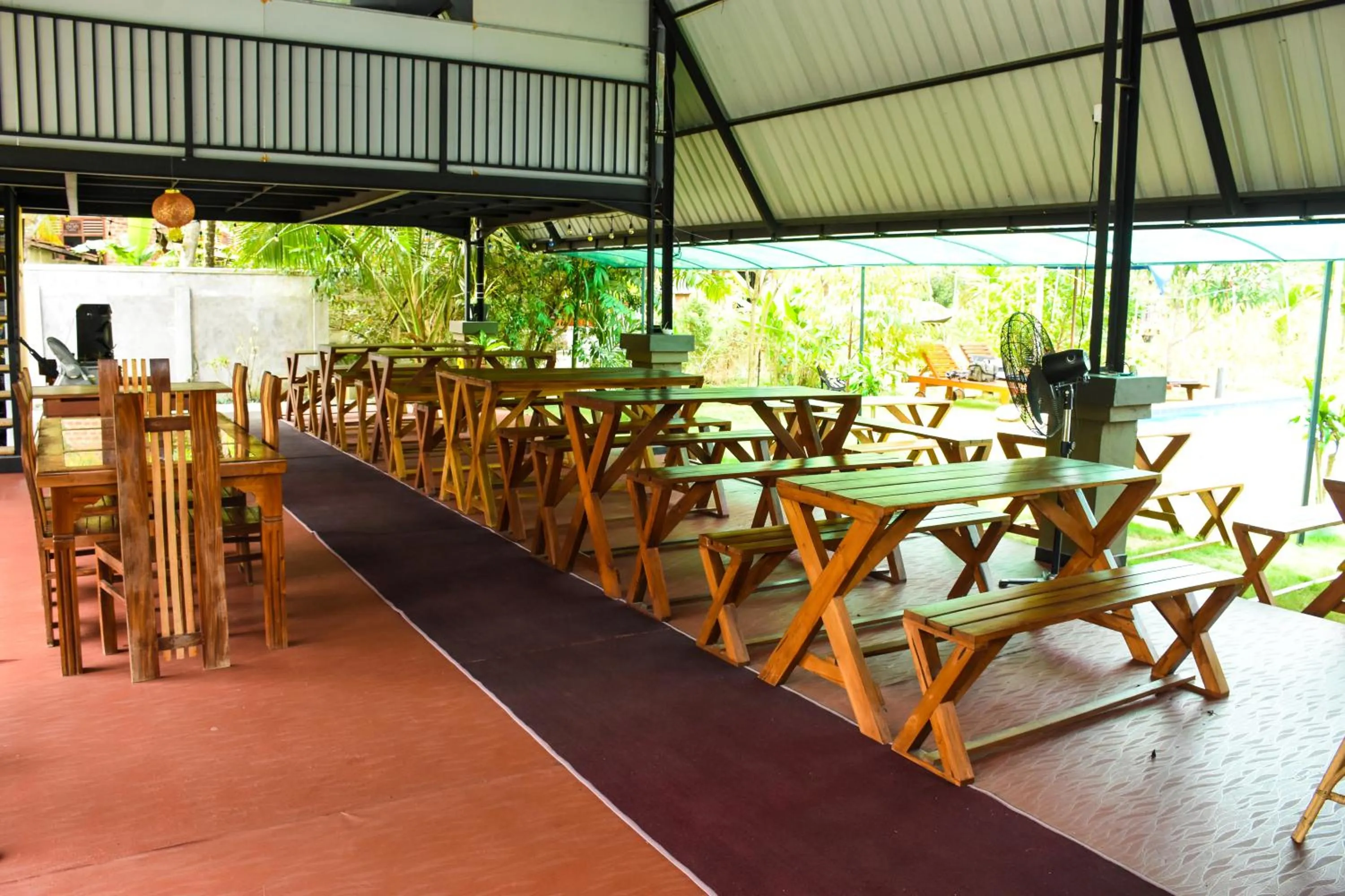 Restaurant/places to eat in Steps Garden Resort