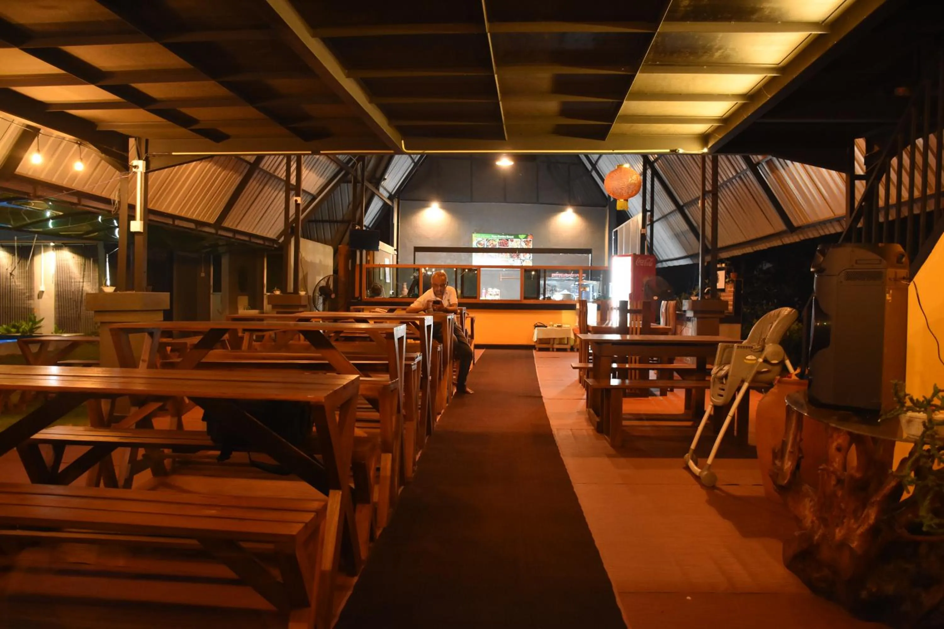 Restaurant/places to eat in Steps Garden Resort