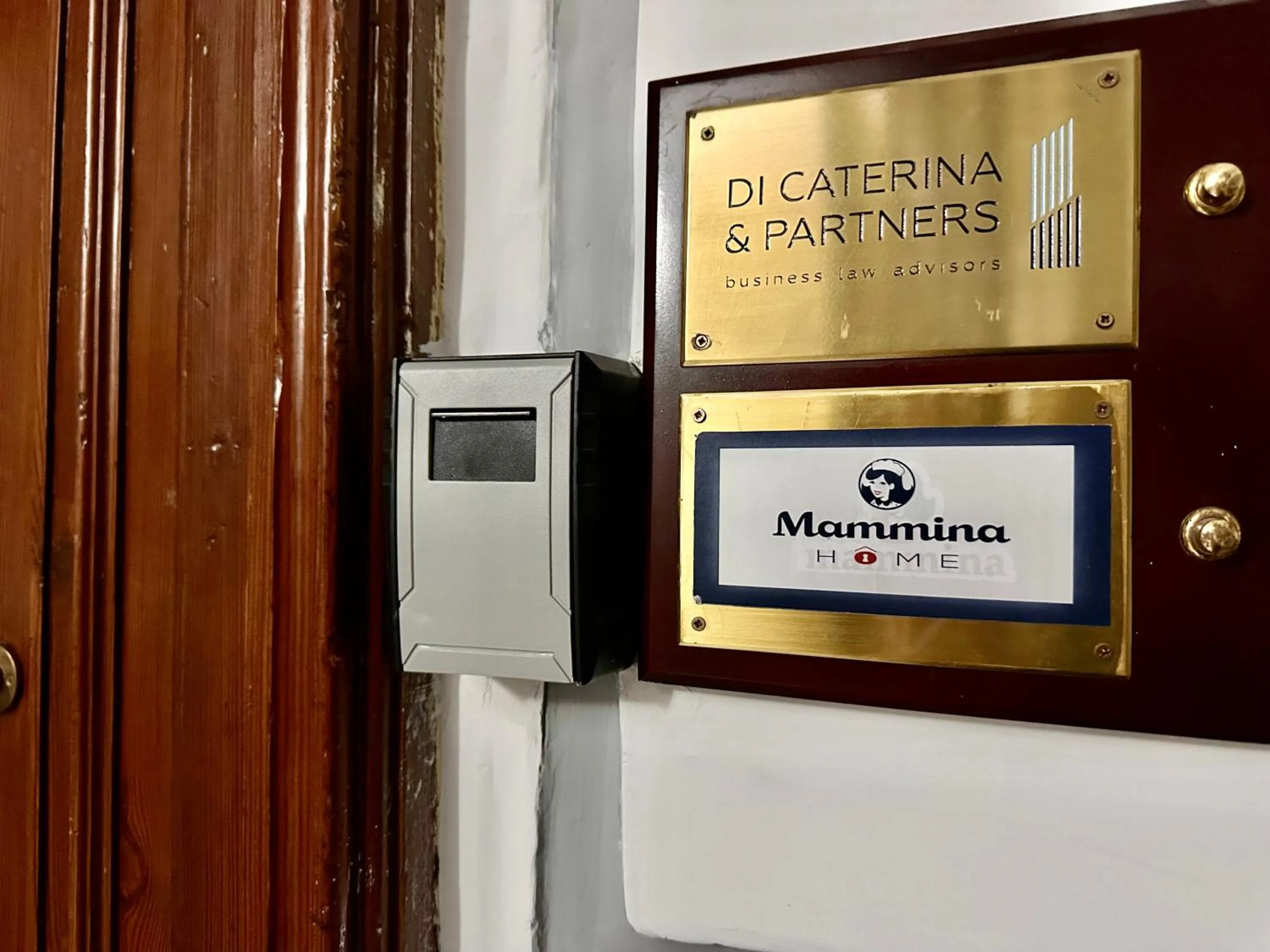 Property logo or sign in Mammina Home