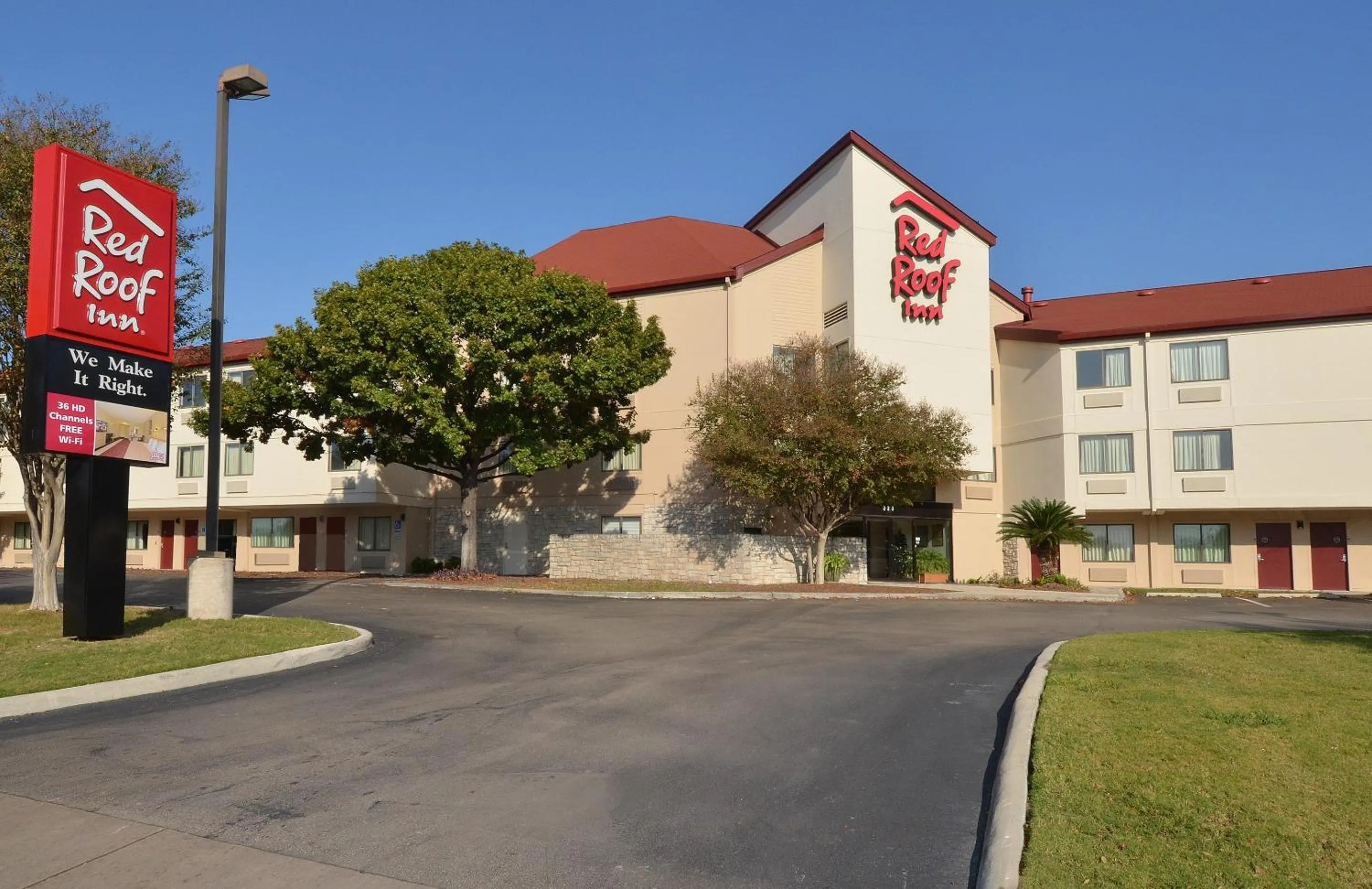 Property building in Red Roof Inn San Antonio Airport