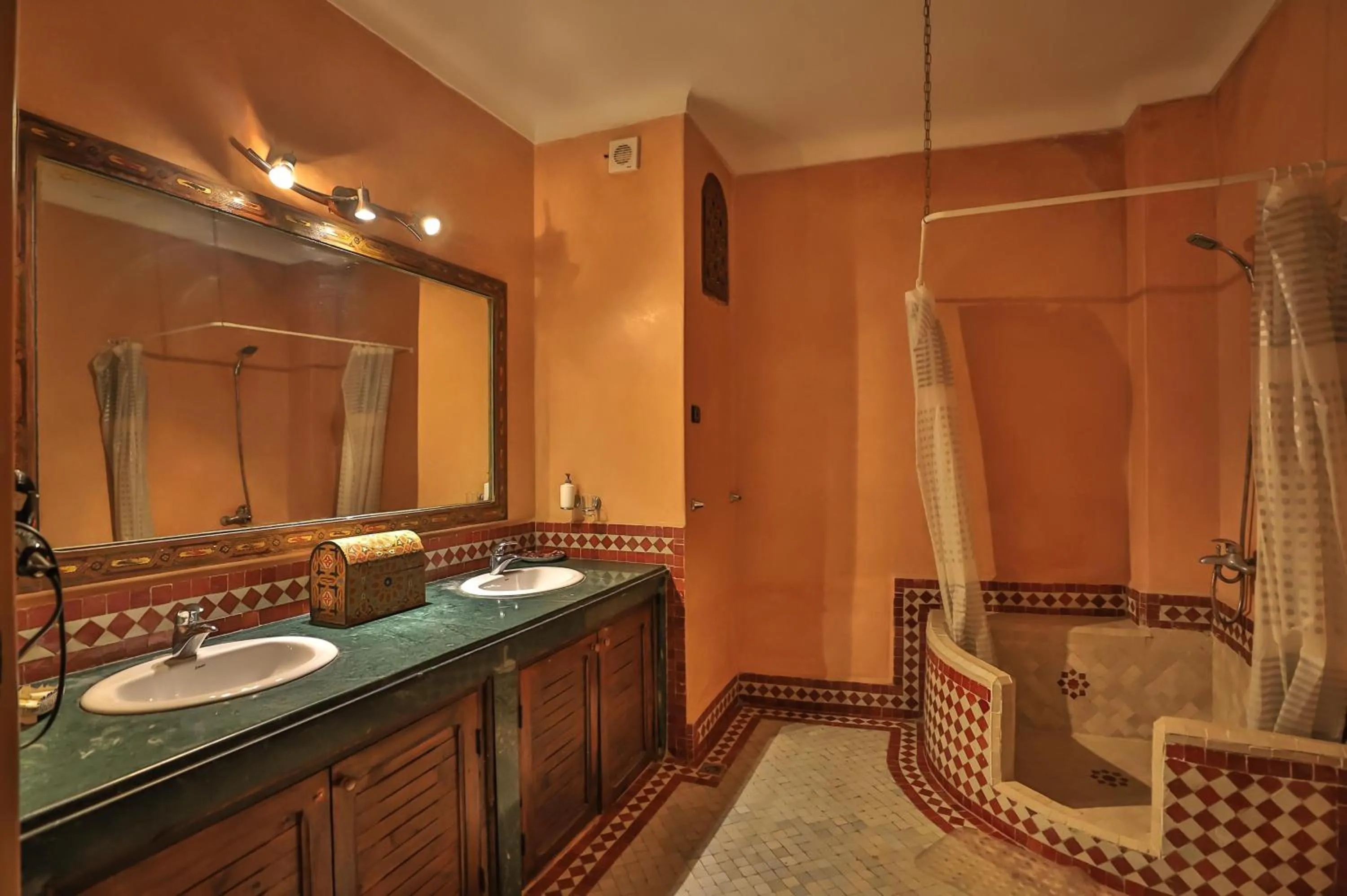 Riad Dar Chrifa - Luxury Escape
