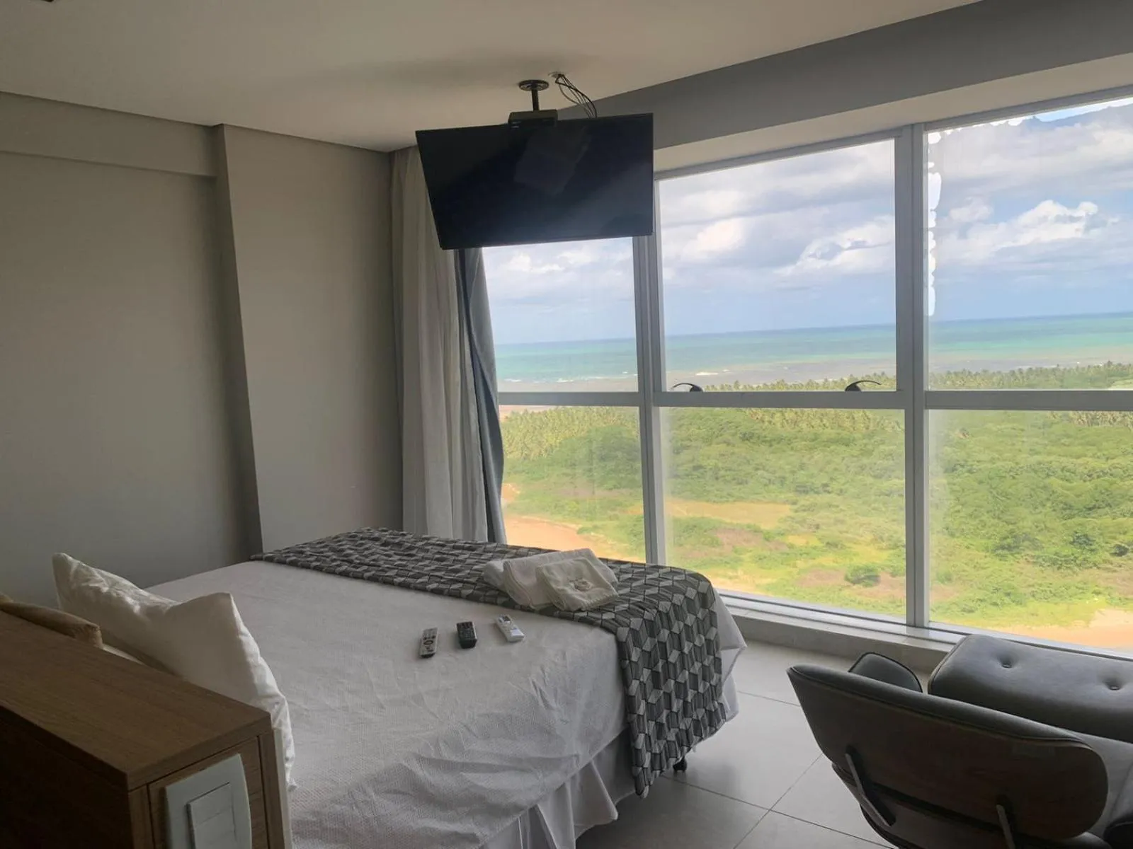 Studio Apartment in Paiva Flats By Loui