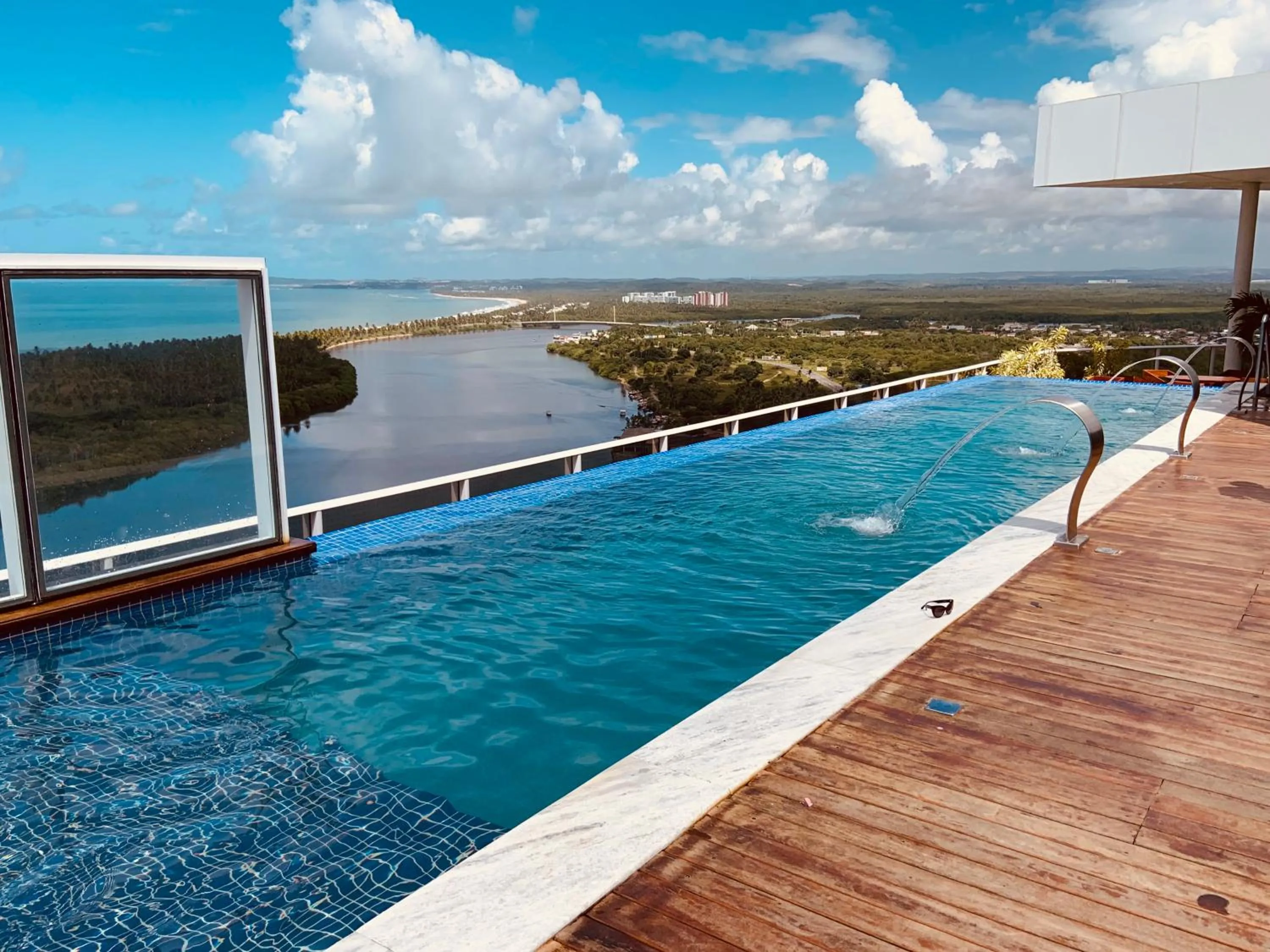 Swimming pool in Paiva Flats By Loui