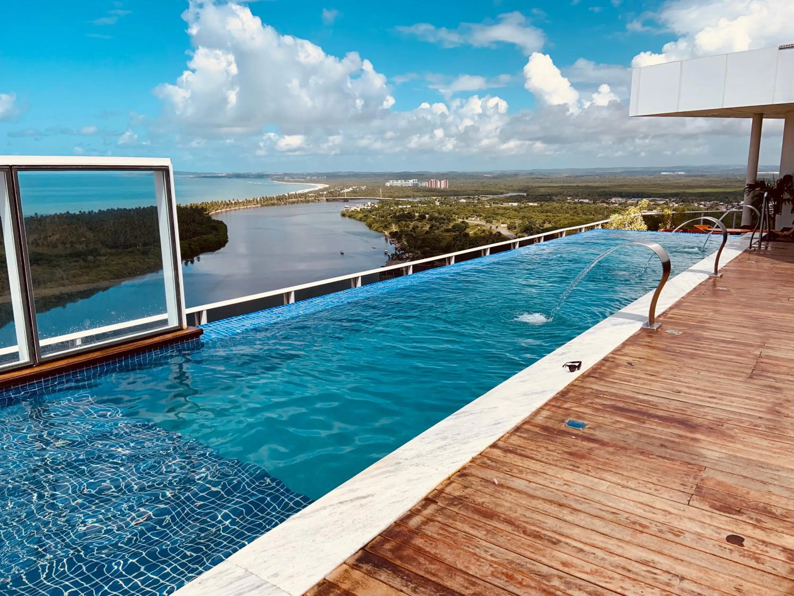 Swimming pool in Paiva Flats By Loui