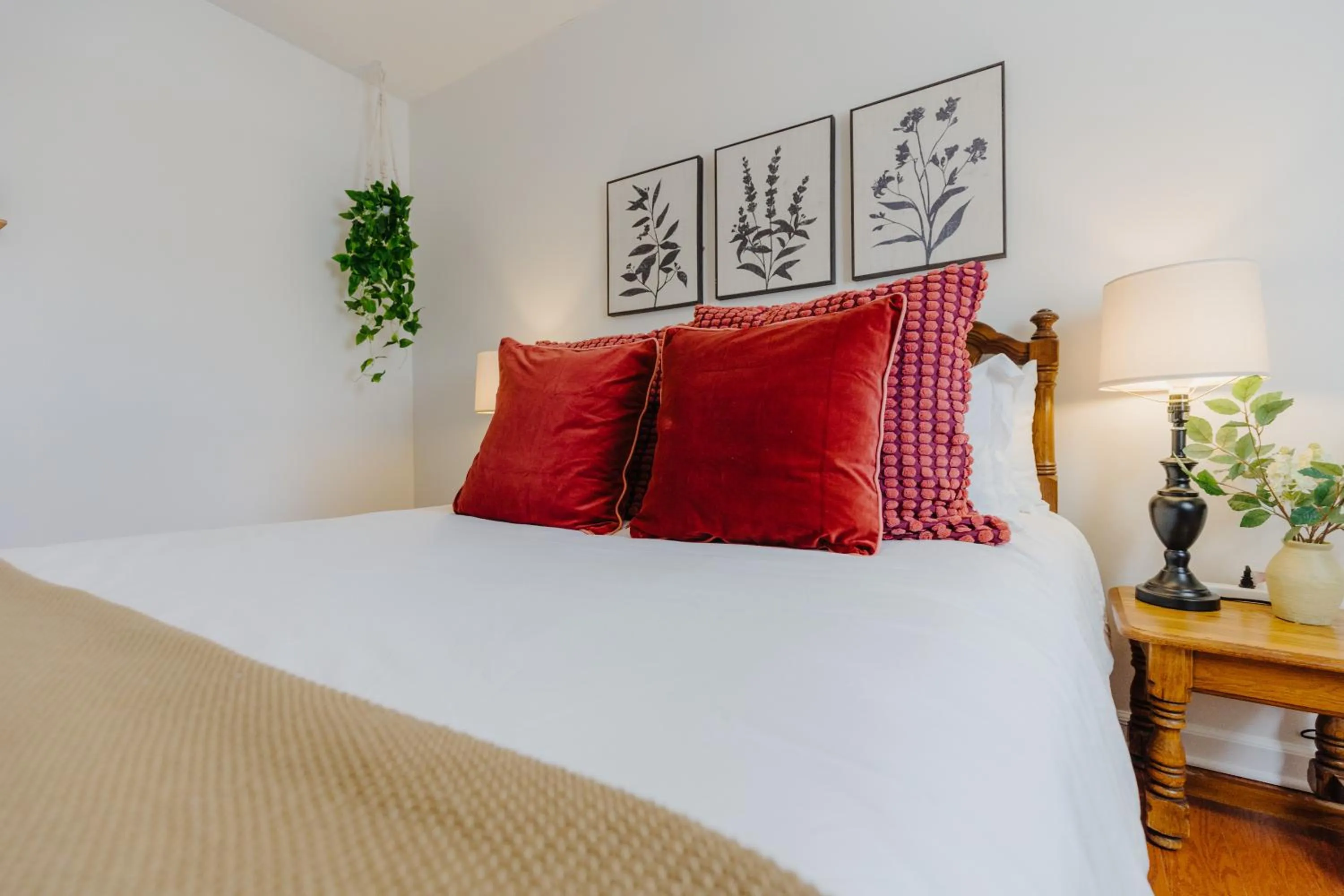 Bed in Centrally Located 2BR Overton Square Unit 2 Fast WiFi Free Parking Yes Pets