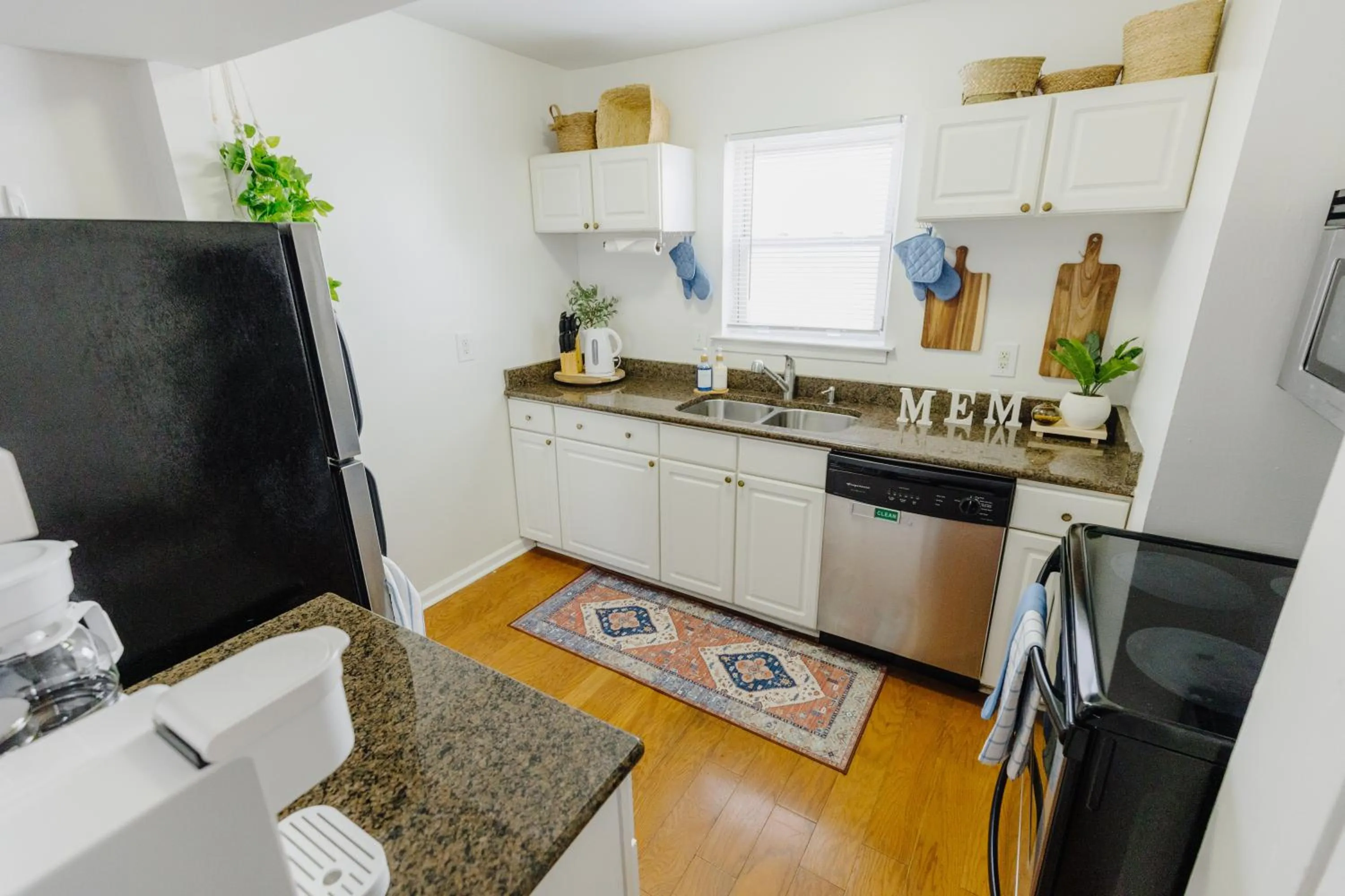 Kitchen or kitchenette in Centrally Located 2BR Overton Square Unit 2 Fast WiFi Free Parking Yes Pets