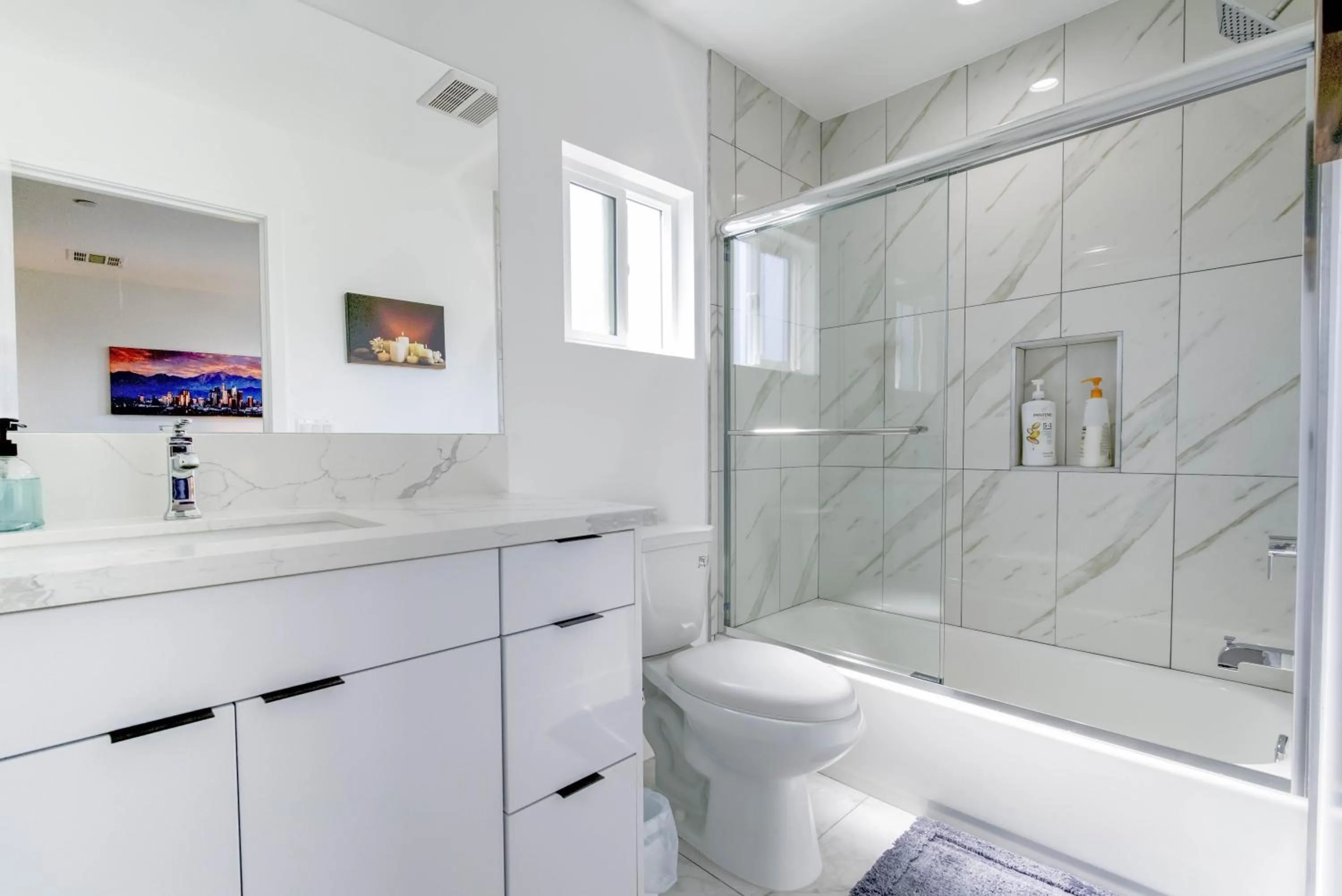 Shower in Modern Apartment in Studio City