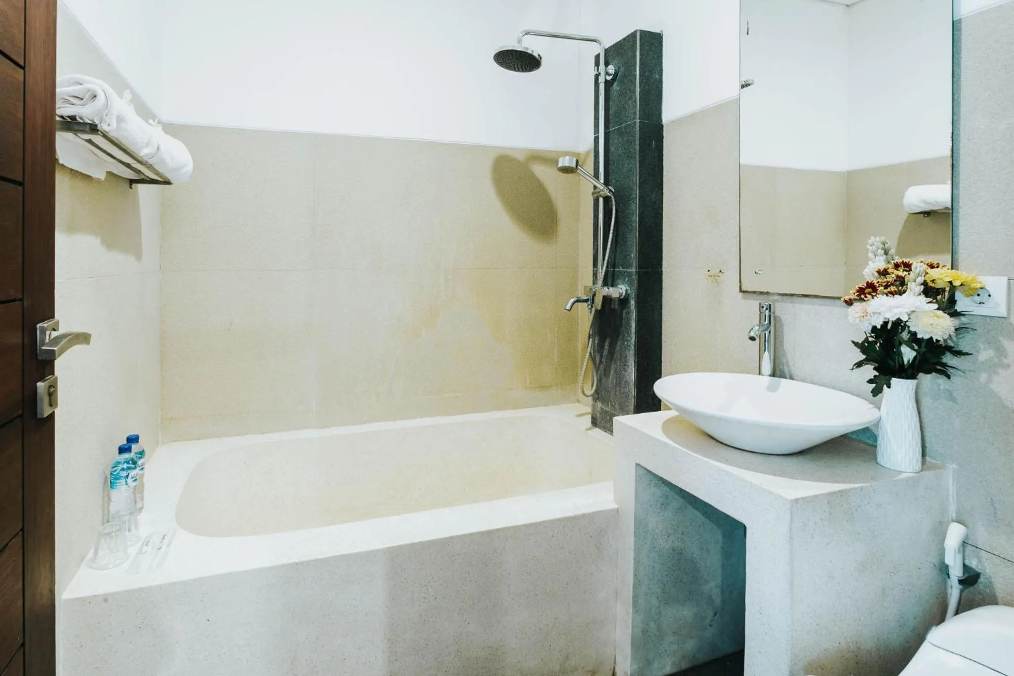 Shower in Villa Sukanami Sanur by ecommerceloka