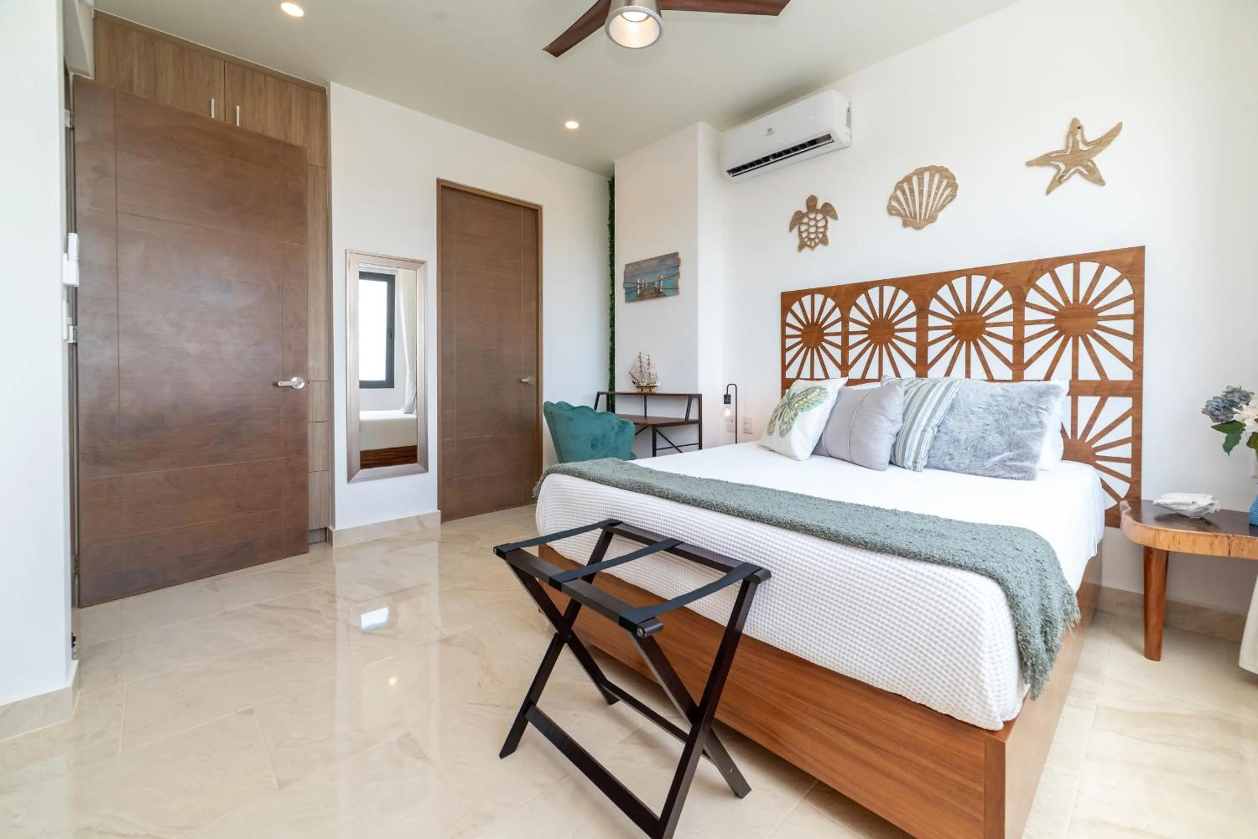 Bed in Luxury Condo, 2BR, Fast Internet, Condo Akul