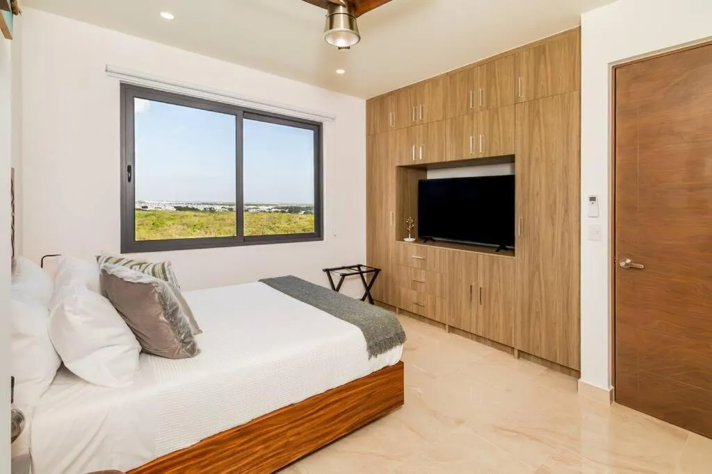 Bed in Luxury Condo, 2BR, Fast Internet, Condo Akul