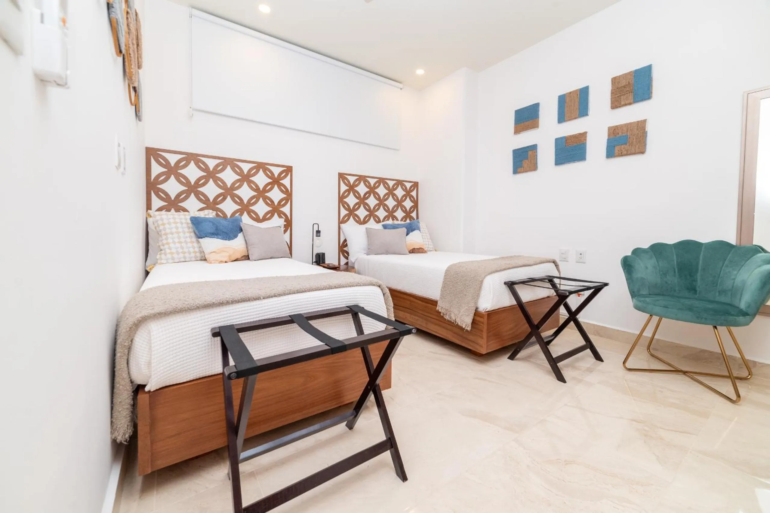 Bed in Luxury Condo, 2BR, Fast Internet, Condo Akul