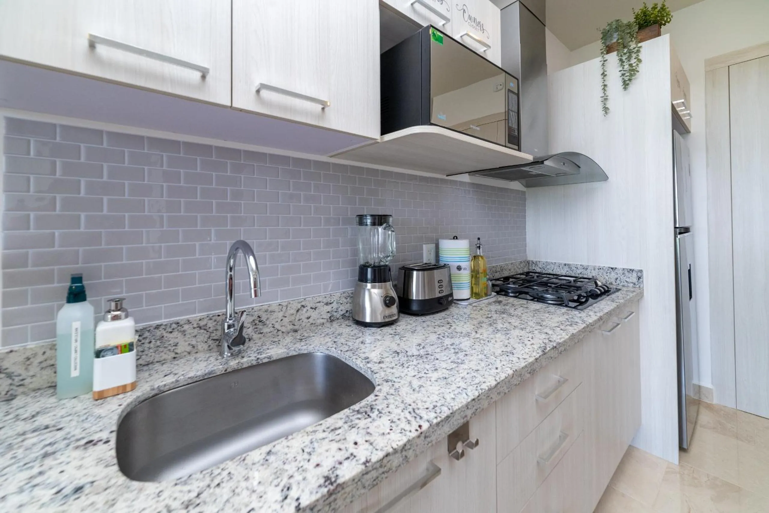 Luxury Condo, 2BR, Fast Internet, Condo Akul