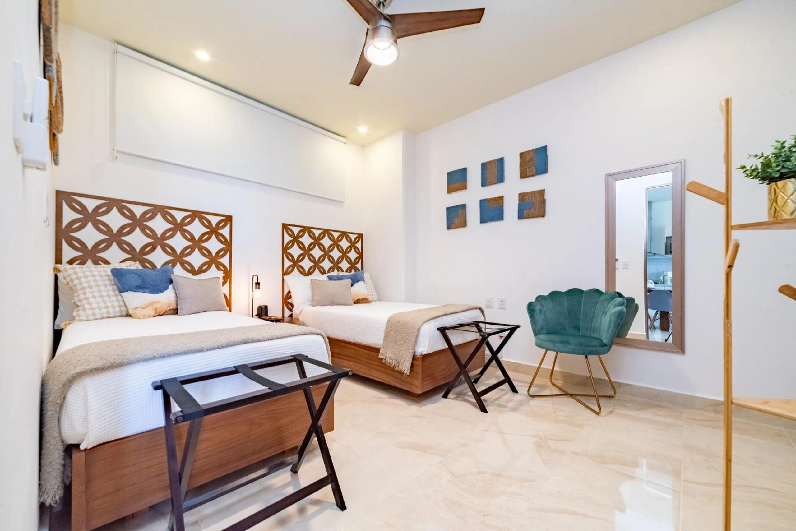 Bed in Luxury Condo, 2BR, Fast Internet, Condo Akul