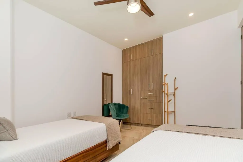 Bed in Luxury Condo, 2BR, Fast Internet, Condo Akul