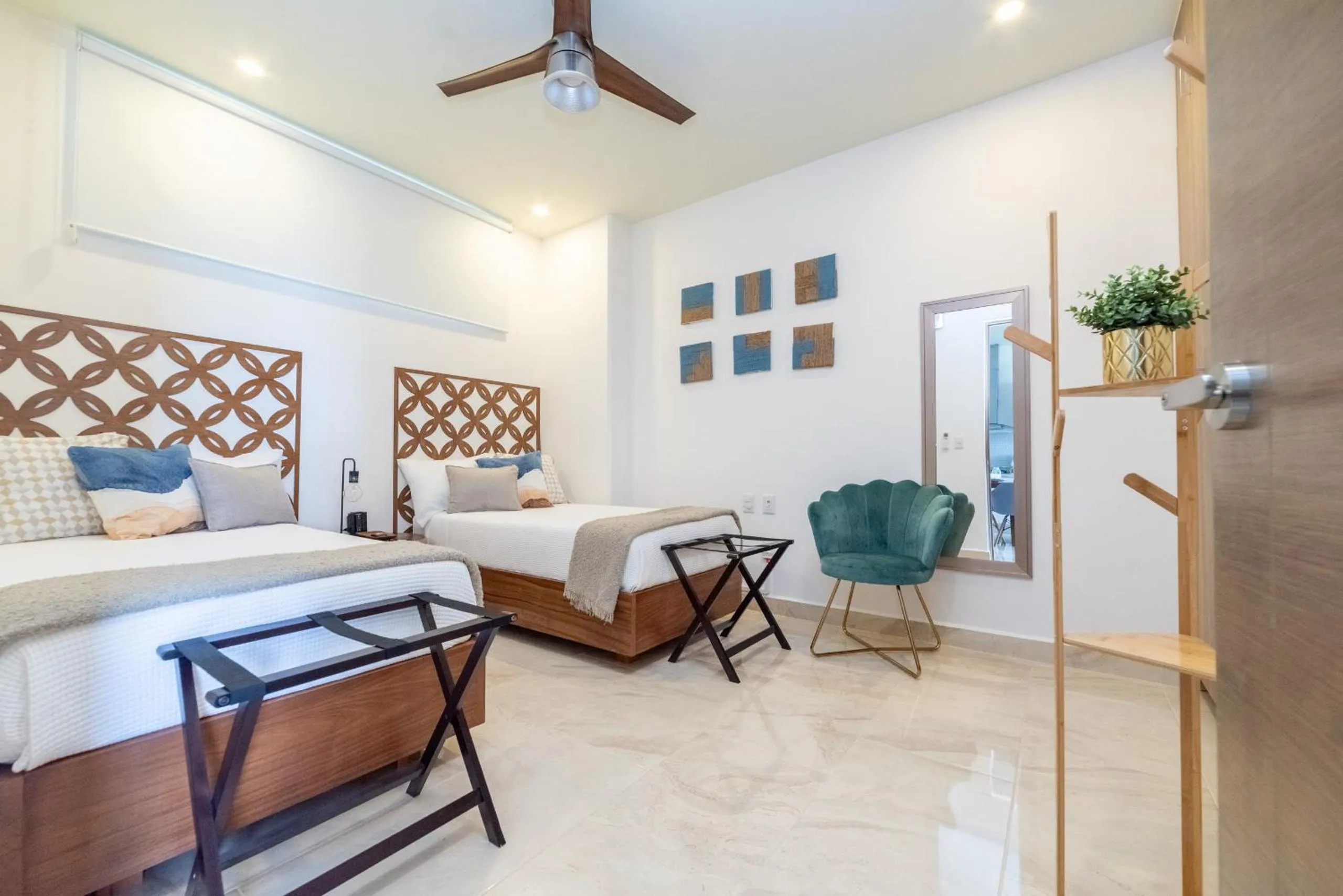 Bed in Luxury Condo, 2BR, Fast Internet, Condo Akul