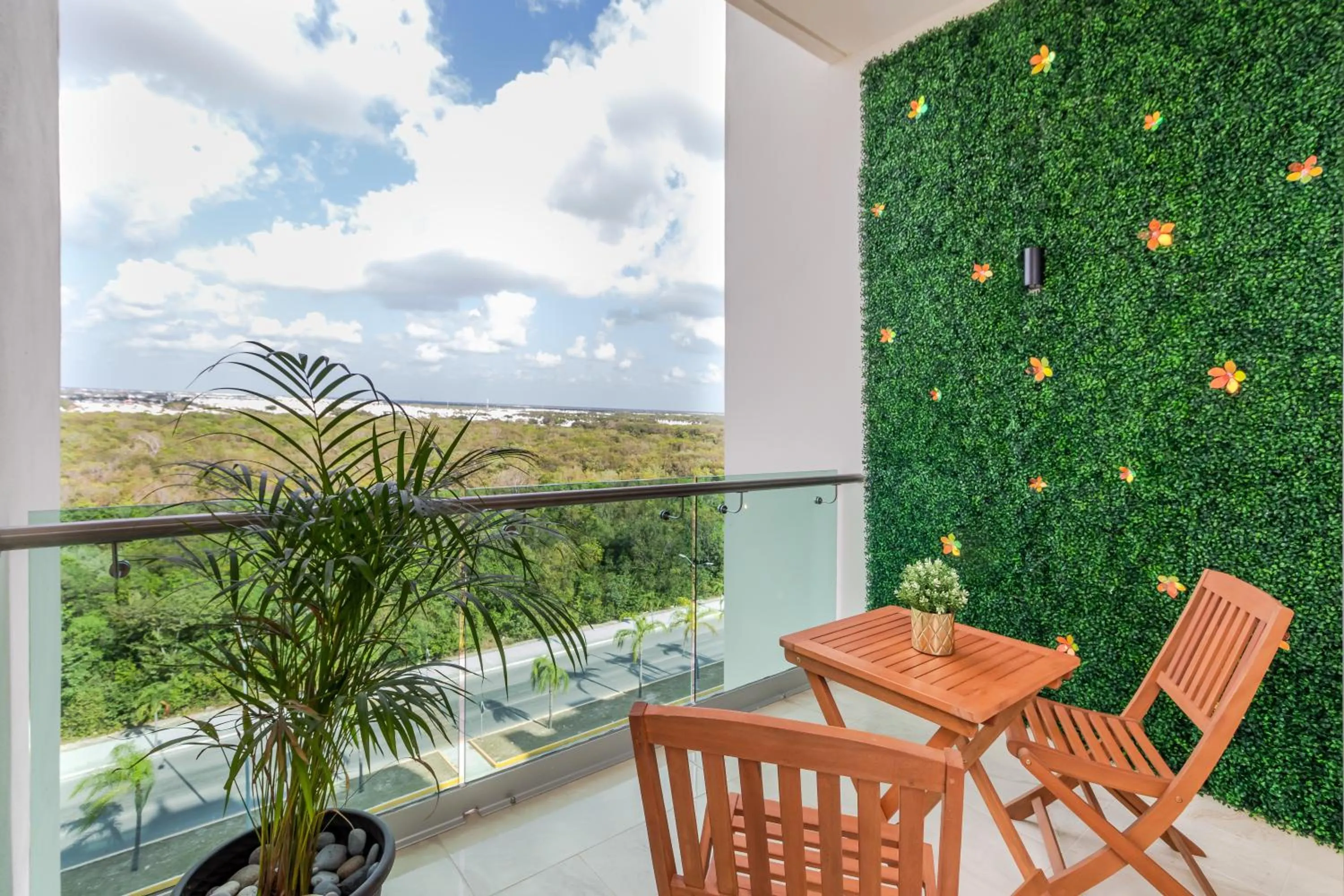 Balcony/Terrace in Luxury Condo, 2BR, Fast Internet, Condo Akul