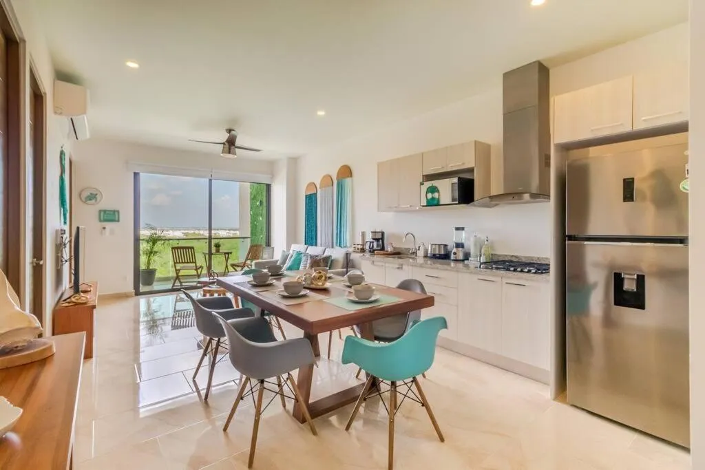 Living room in Luxury Condo, 2BR, Fast Internet, Condo Akul