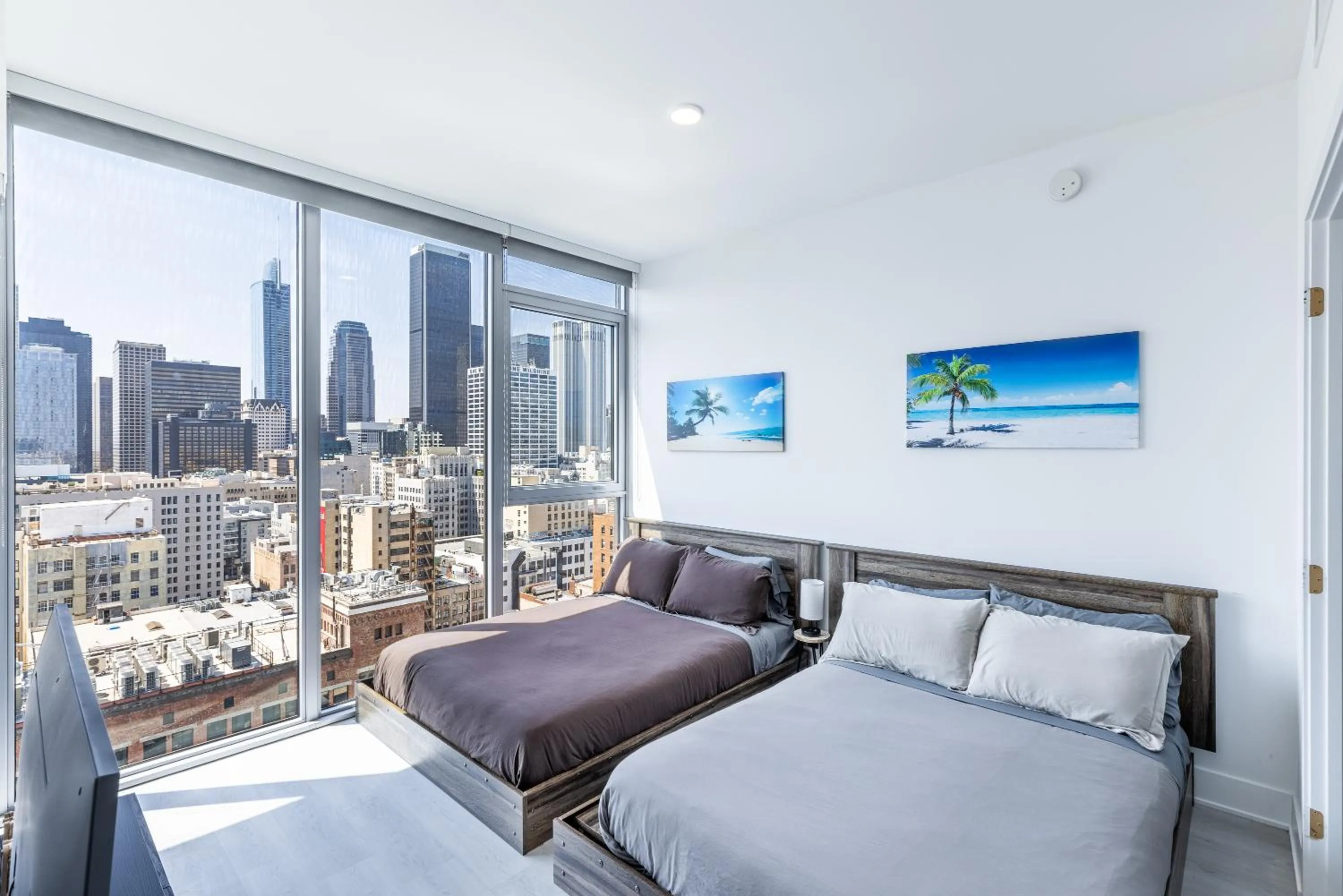Bed in Top Floor High Rise 3 Bed DTLA Skyscraper Penthouse