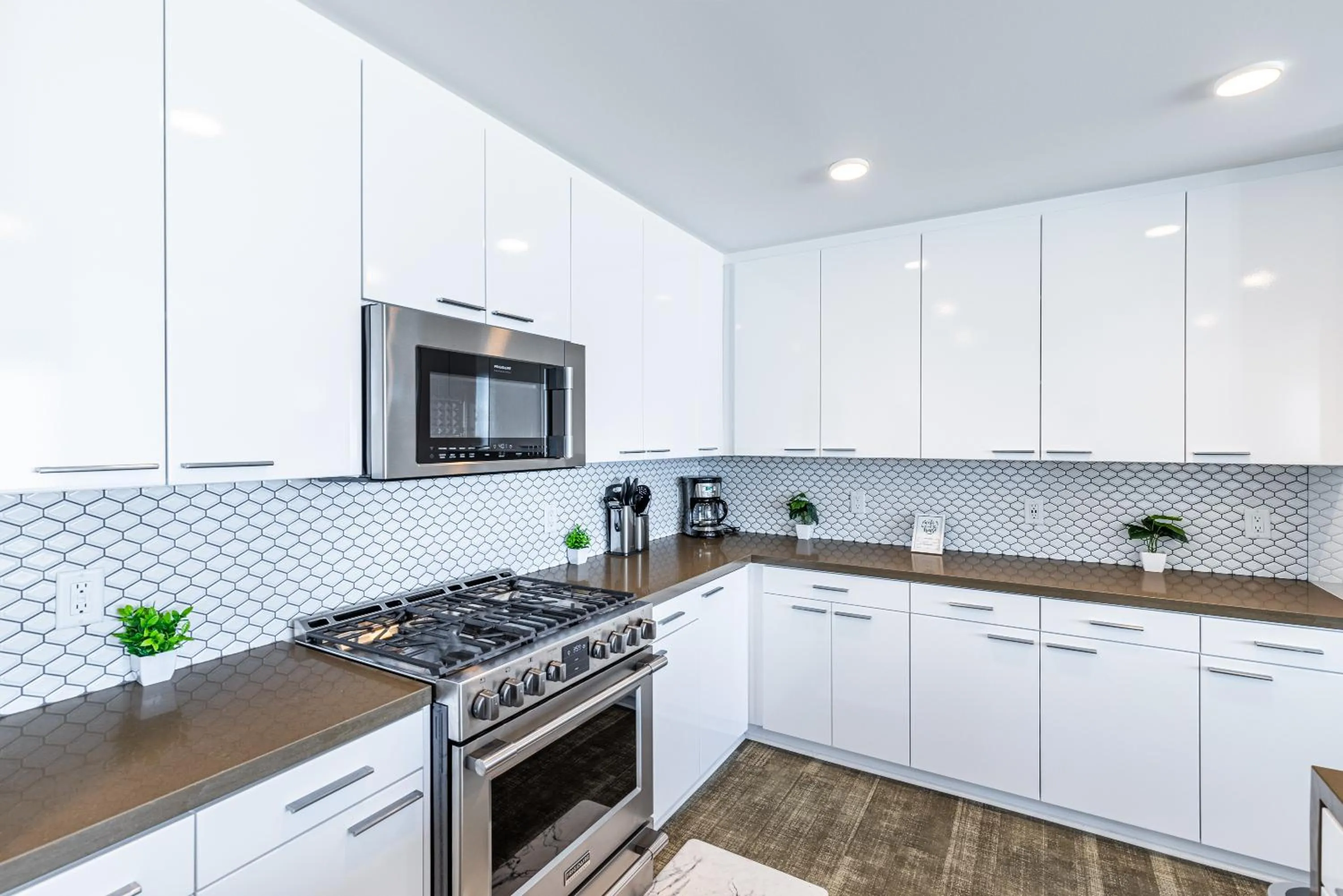 kitchen in Top Floor High Rise 3 Bed DTLA Skyscraper Penthouse