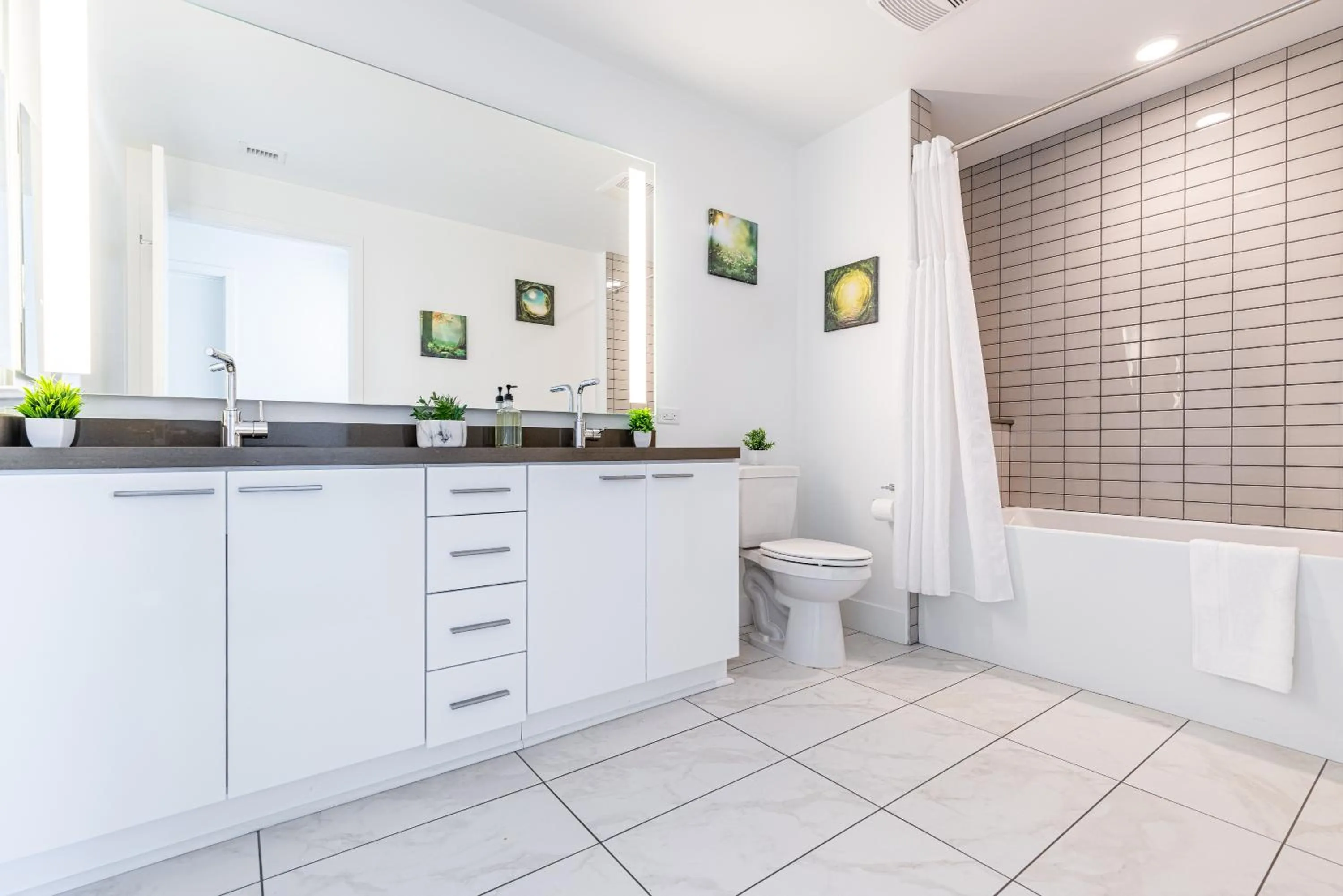 Bathroom in Top Floor High Rise 3 Bed DTLA Skyscraper Penthouse