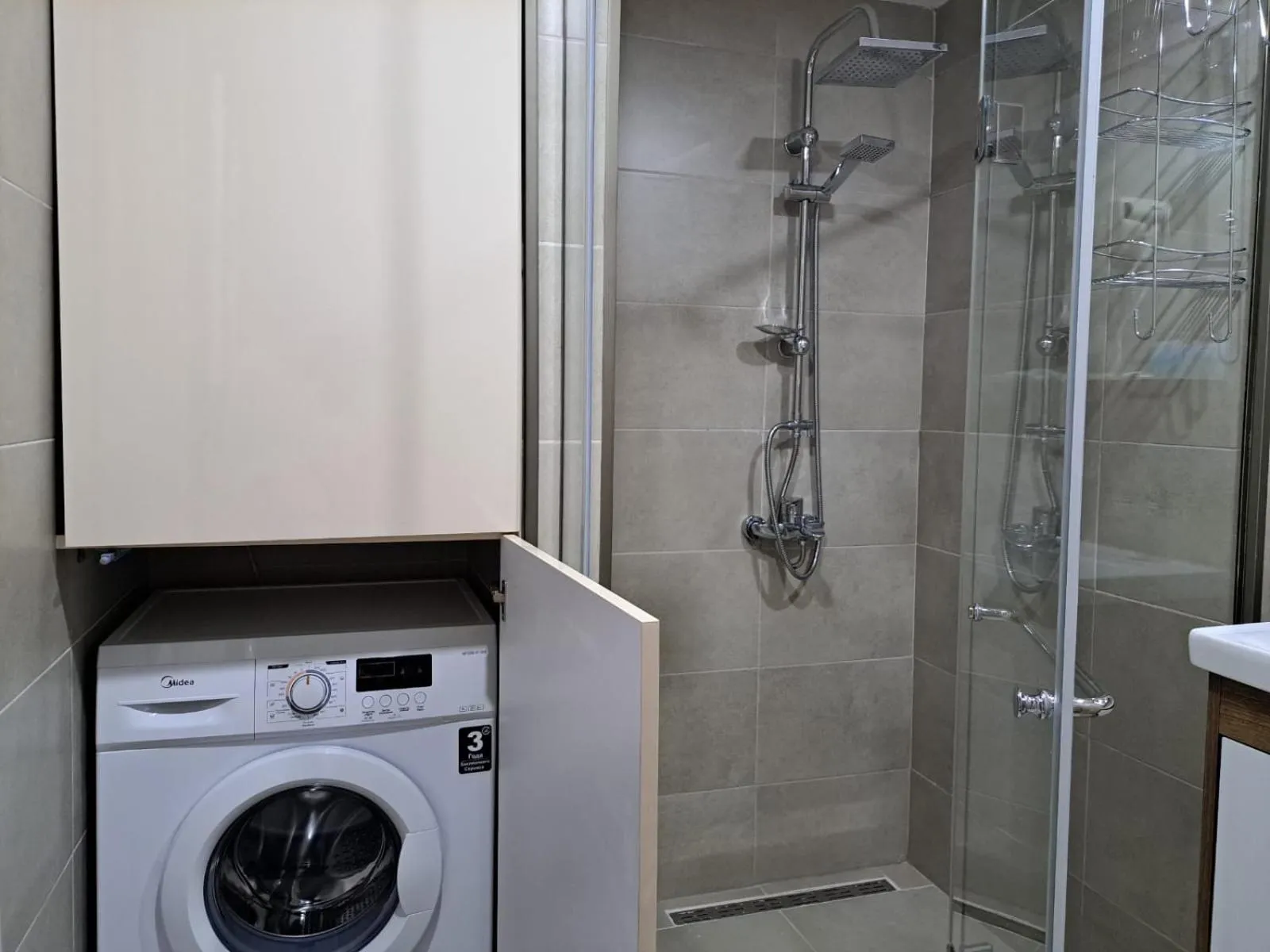 Shower in Dream Apartments at Alliance Palace