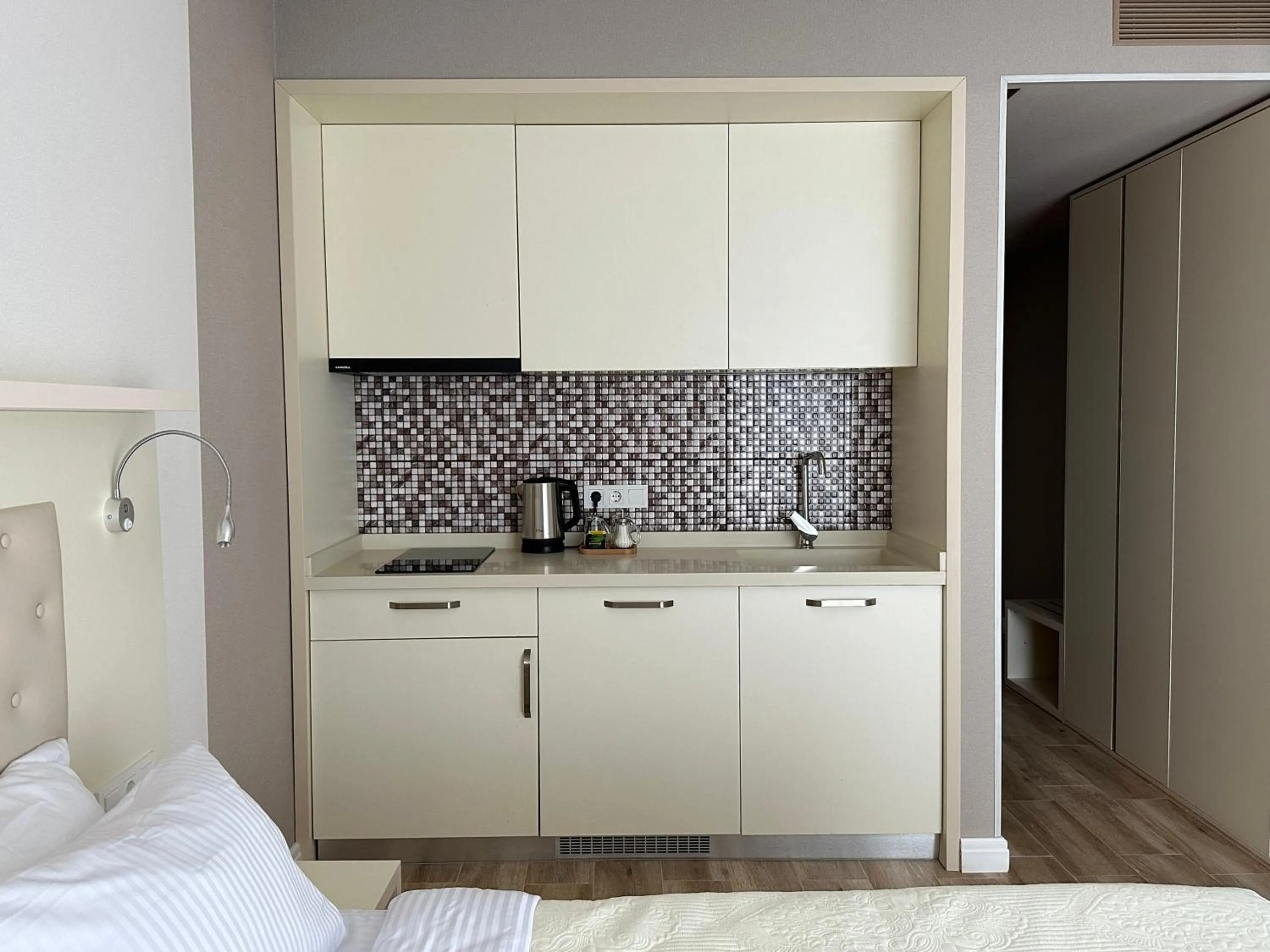 Kitchen or kitchenette in Dream Apartments at Alliance Palace