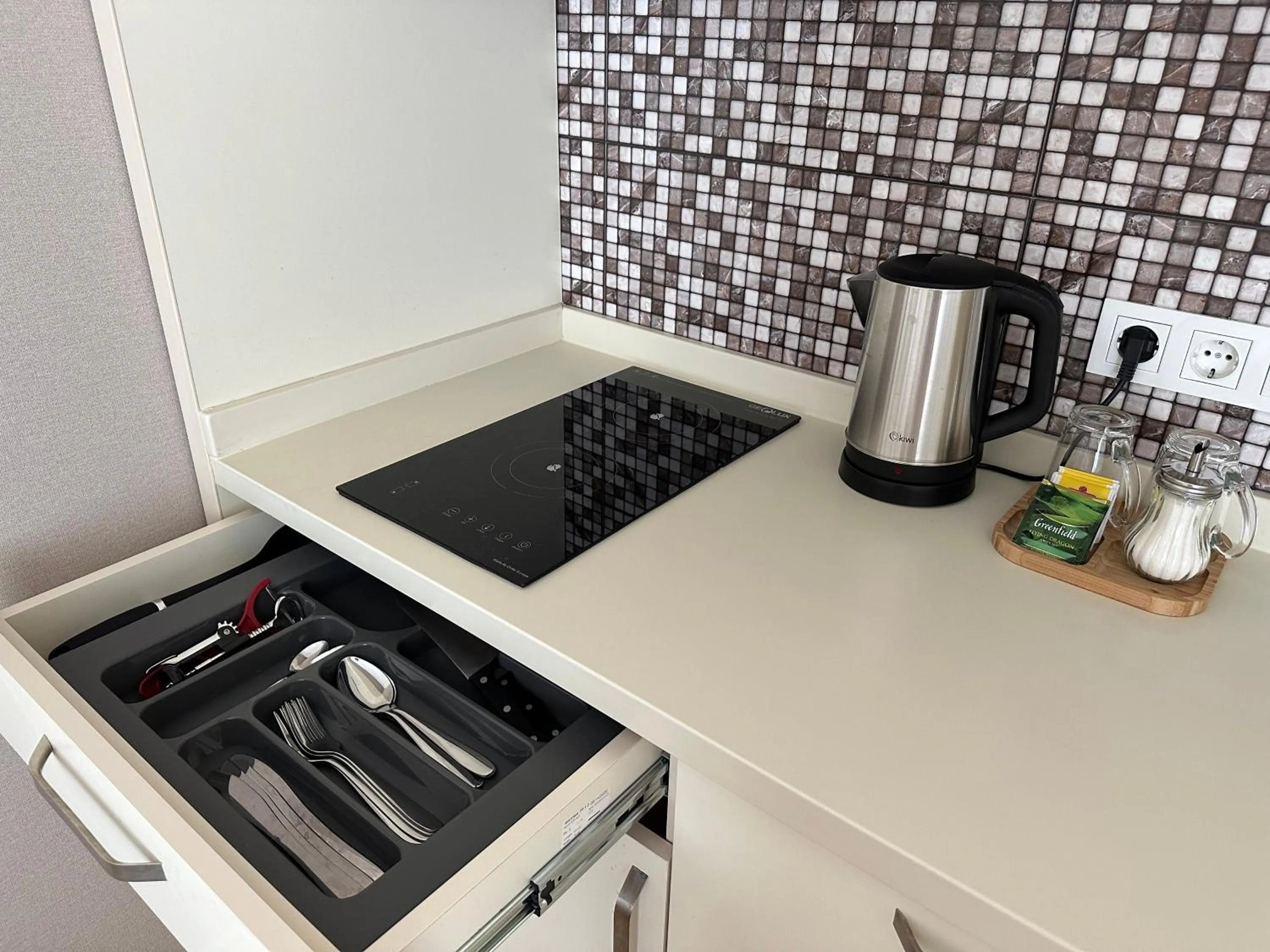 Coffee/tea facilities in Dream Apartments at Alliance Palace