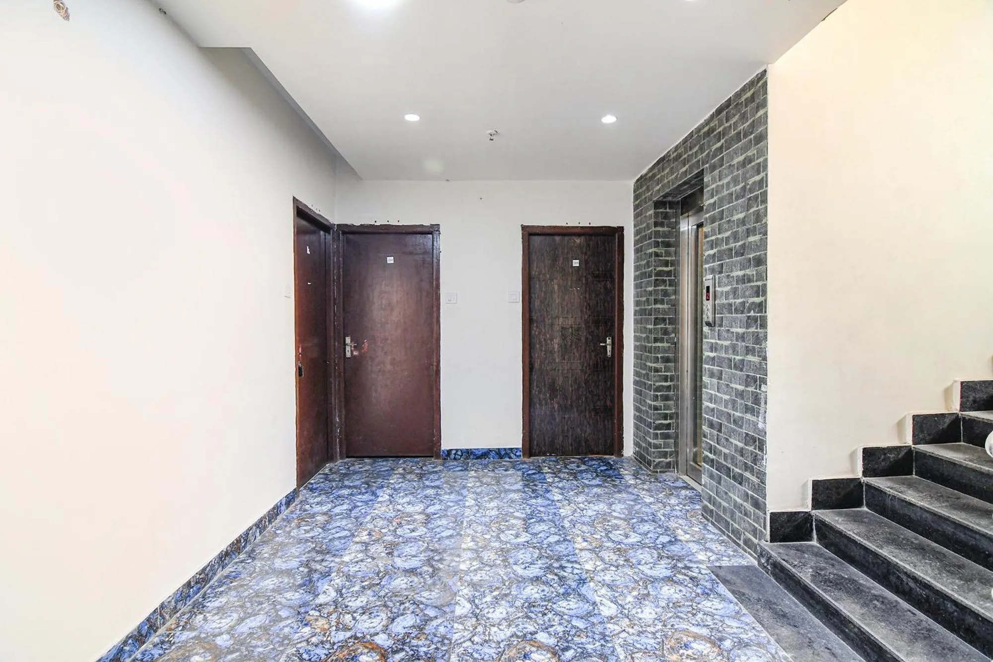 Lobby or reception in FabHotel Grand Hazra Inn - Nr Ballygunge Station