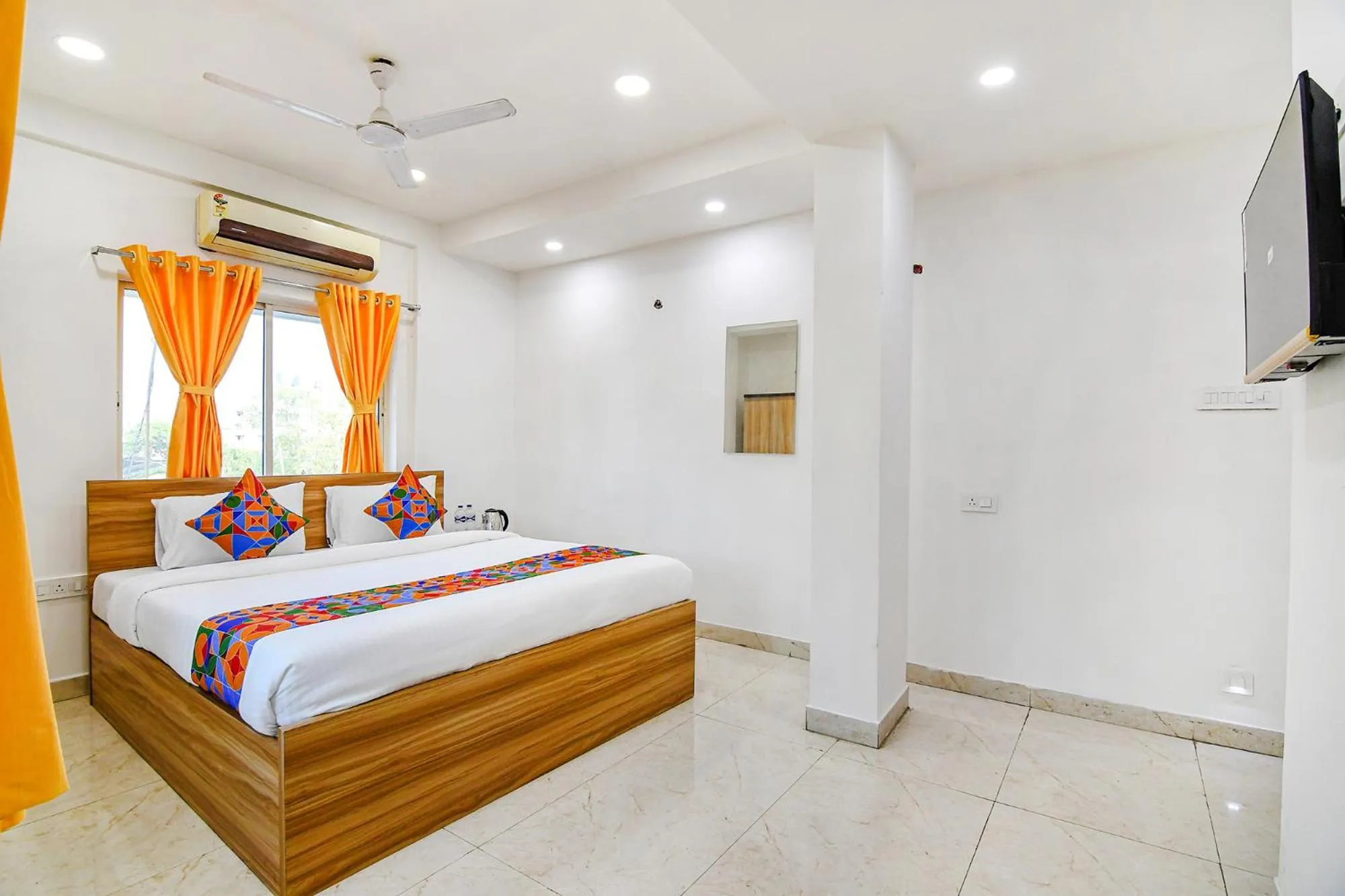 Bed in FabHotel Grand Hazra Inn - Nr Ballygunge Station