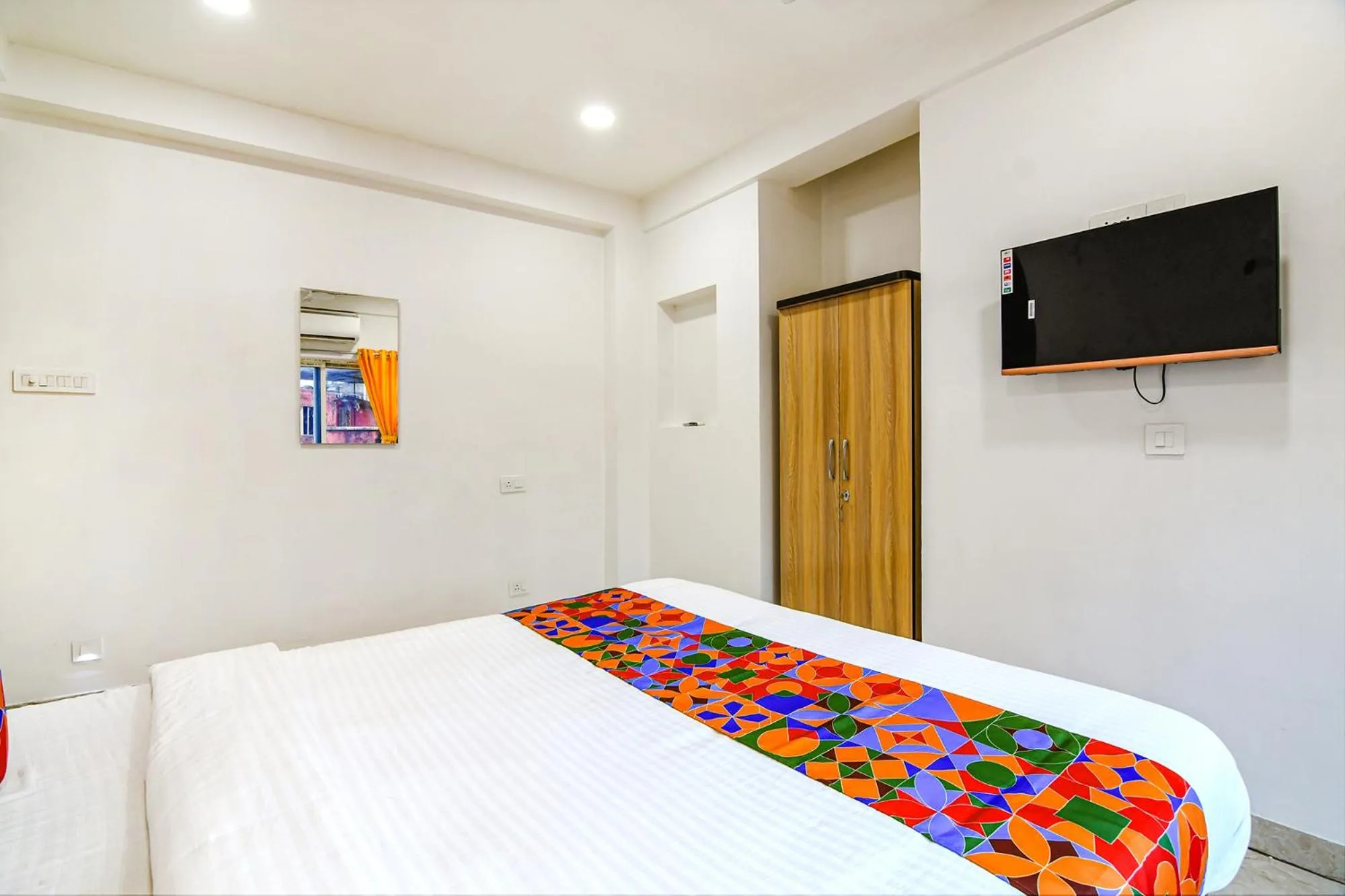 Bed in FabHotel Grand Hazra Inn - Nr Ballygunge Station