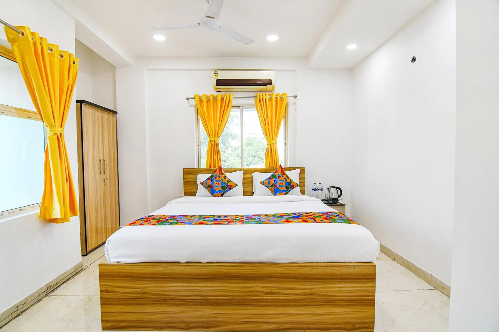 Bed in FabHotel Grand Hazra Inn - Nr Ballygunge Station