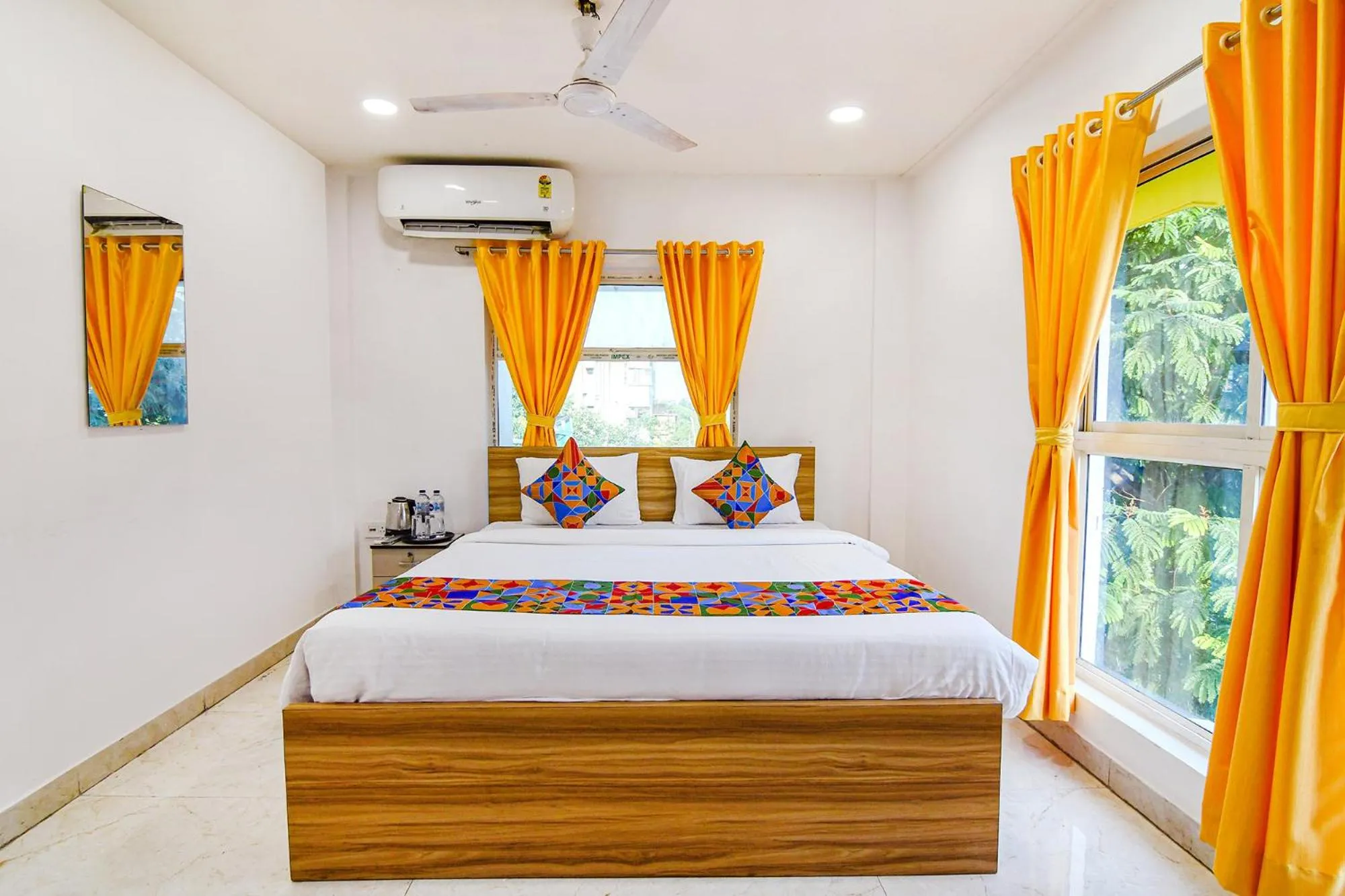 Bed in FabHotel Grand Hazra Inn - Nr Ballygunge Station