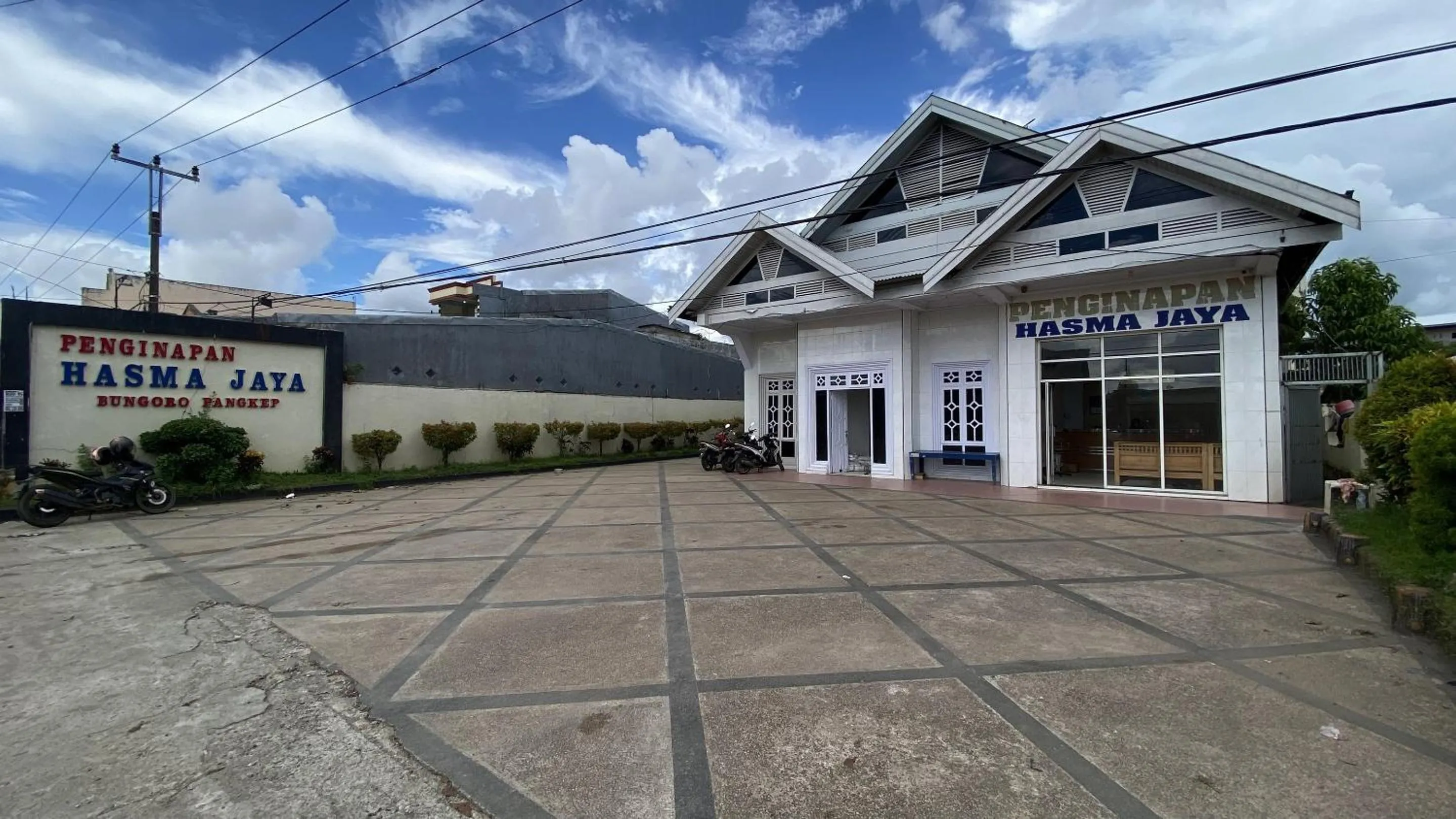 Facade/entrance in Hotel O Hasma Jaya Syariah