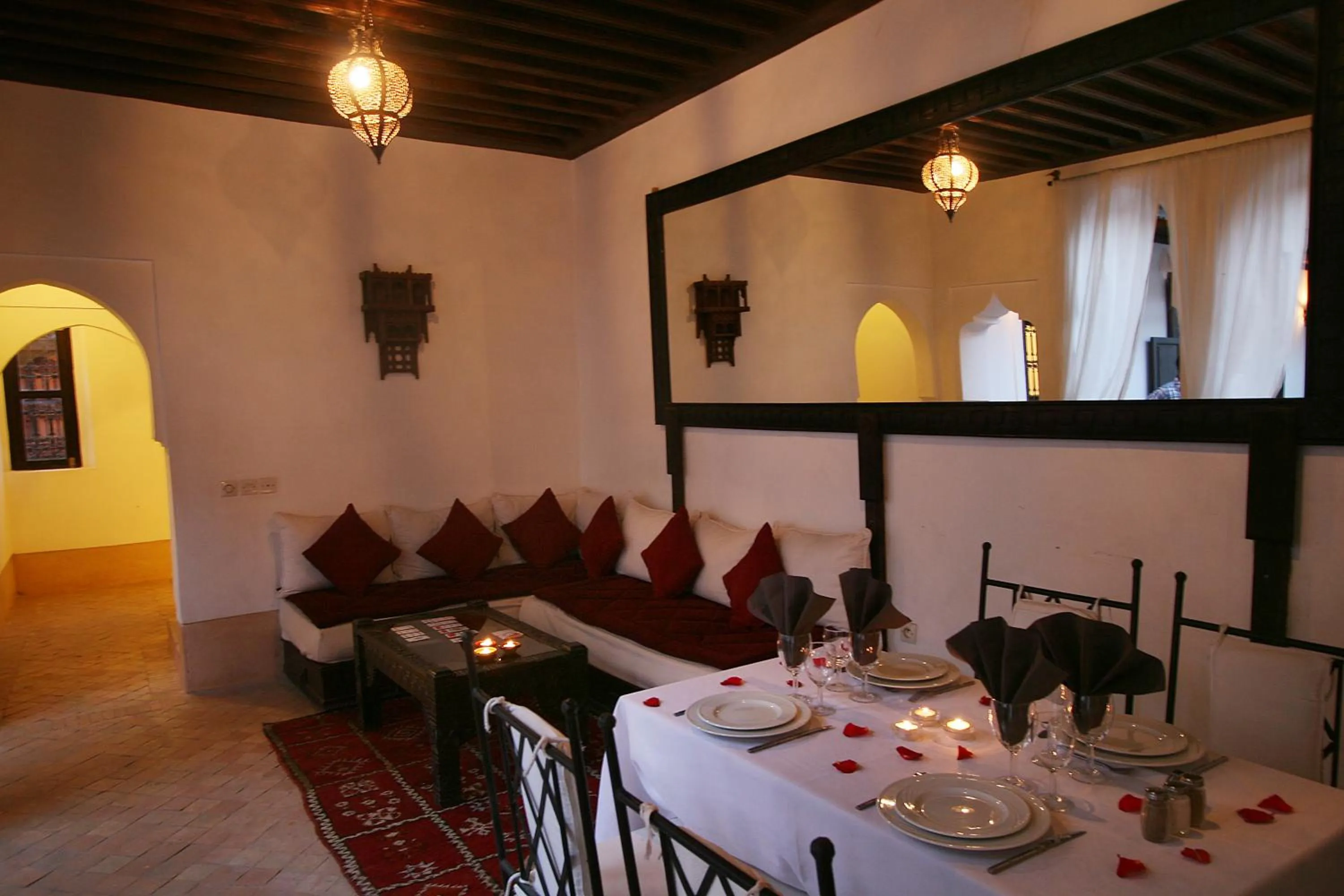 Restaurant/places to eat in Riad Les 5 Soeurs