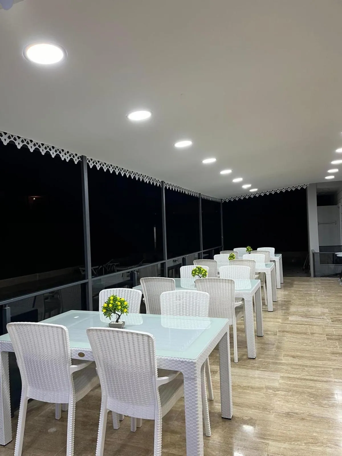 Restaurant/places to eat in Jest Hotel