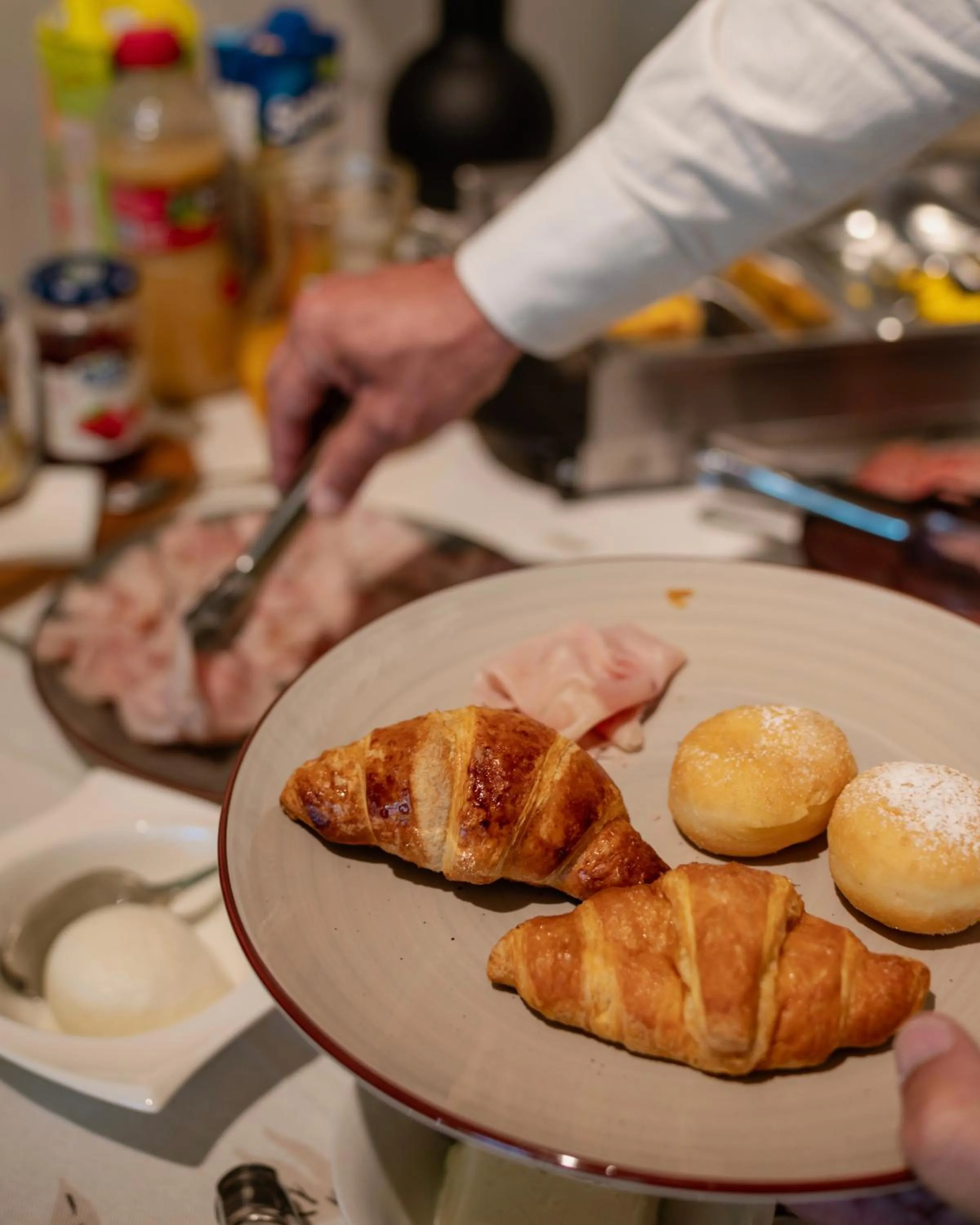 Continental breakfast in Uddastri Retreat